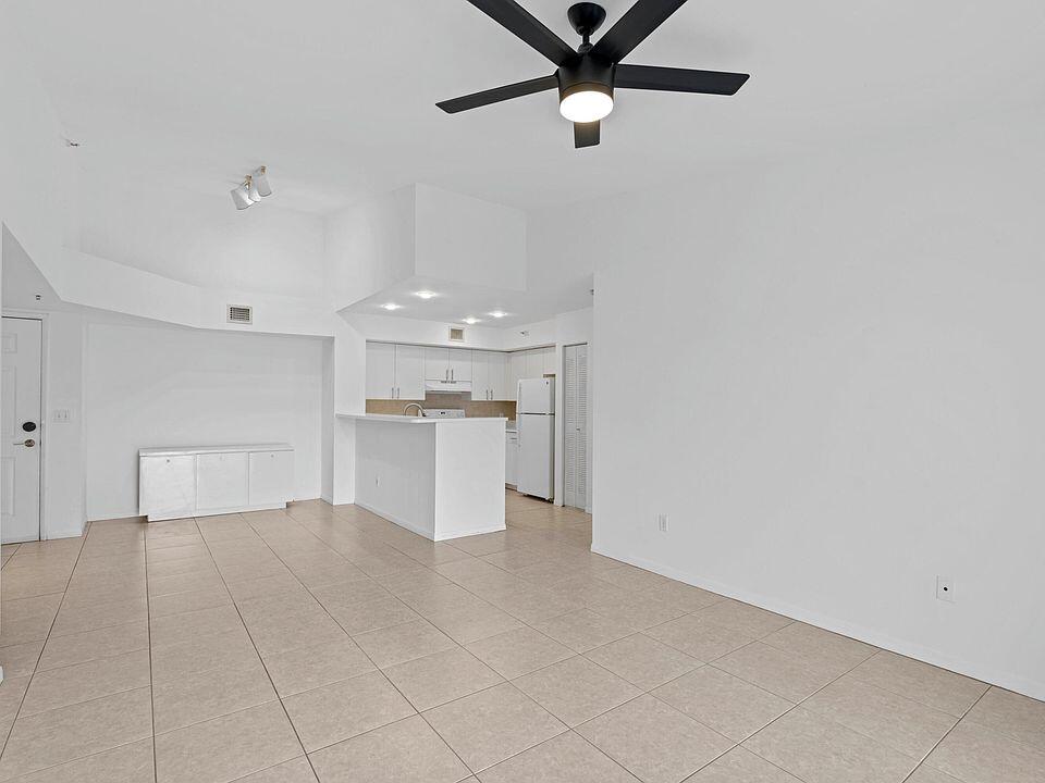 135 Yacht Club #305, Hypoluxo FL 33462