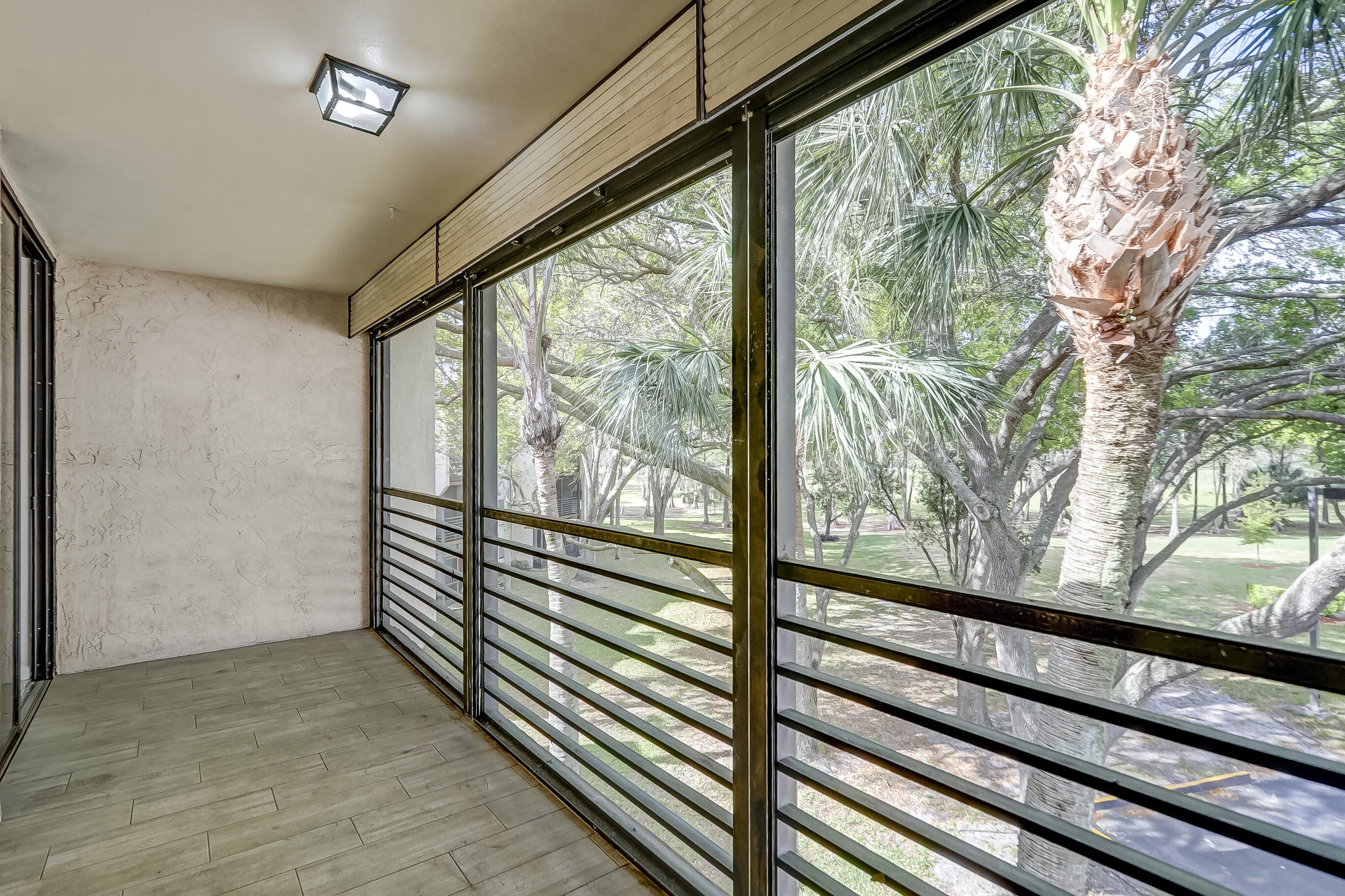 6751 N UNIVERSITY #302, Tamarac FL 33321