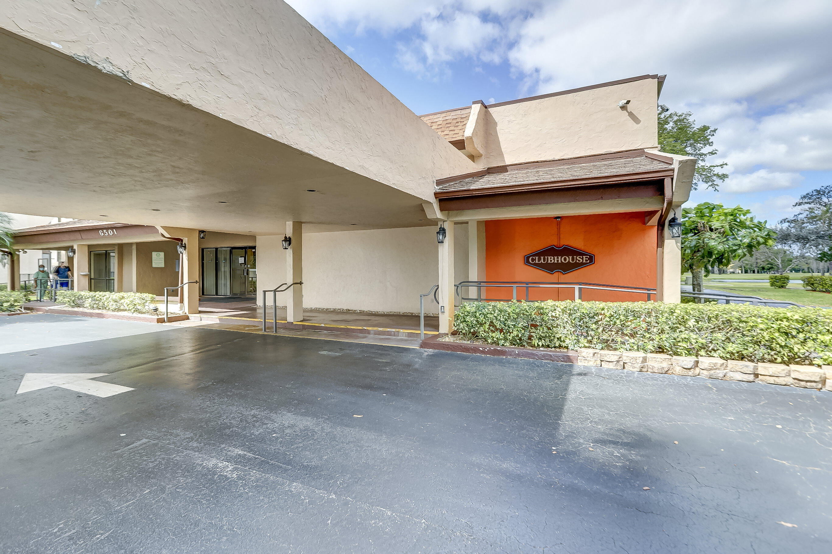 6751 N UNIVERSITY #302, Tamarac FL 33321