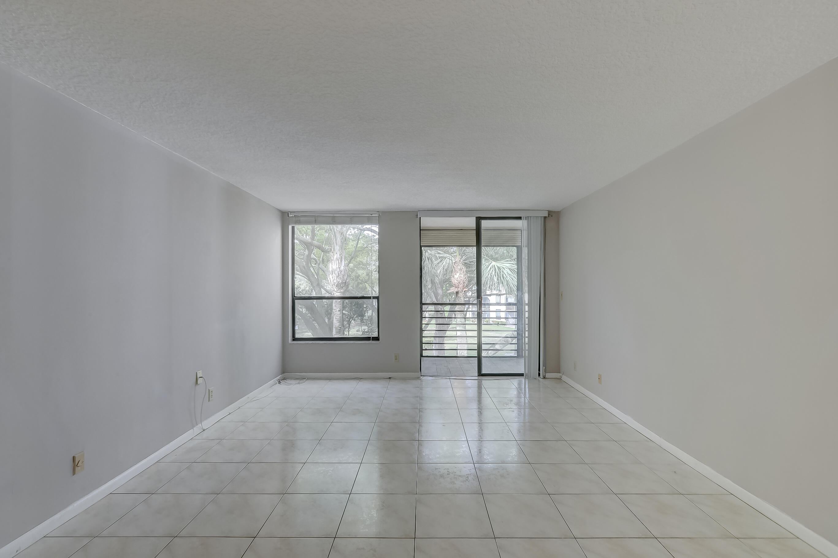 6751 N UNIVERSITY #302, Tamarac FL 33321