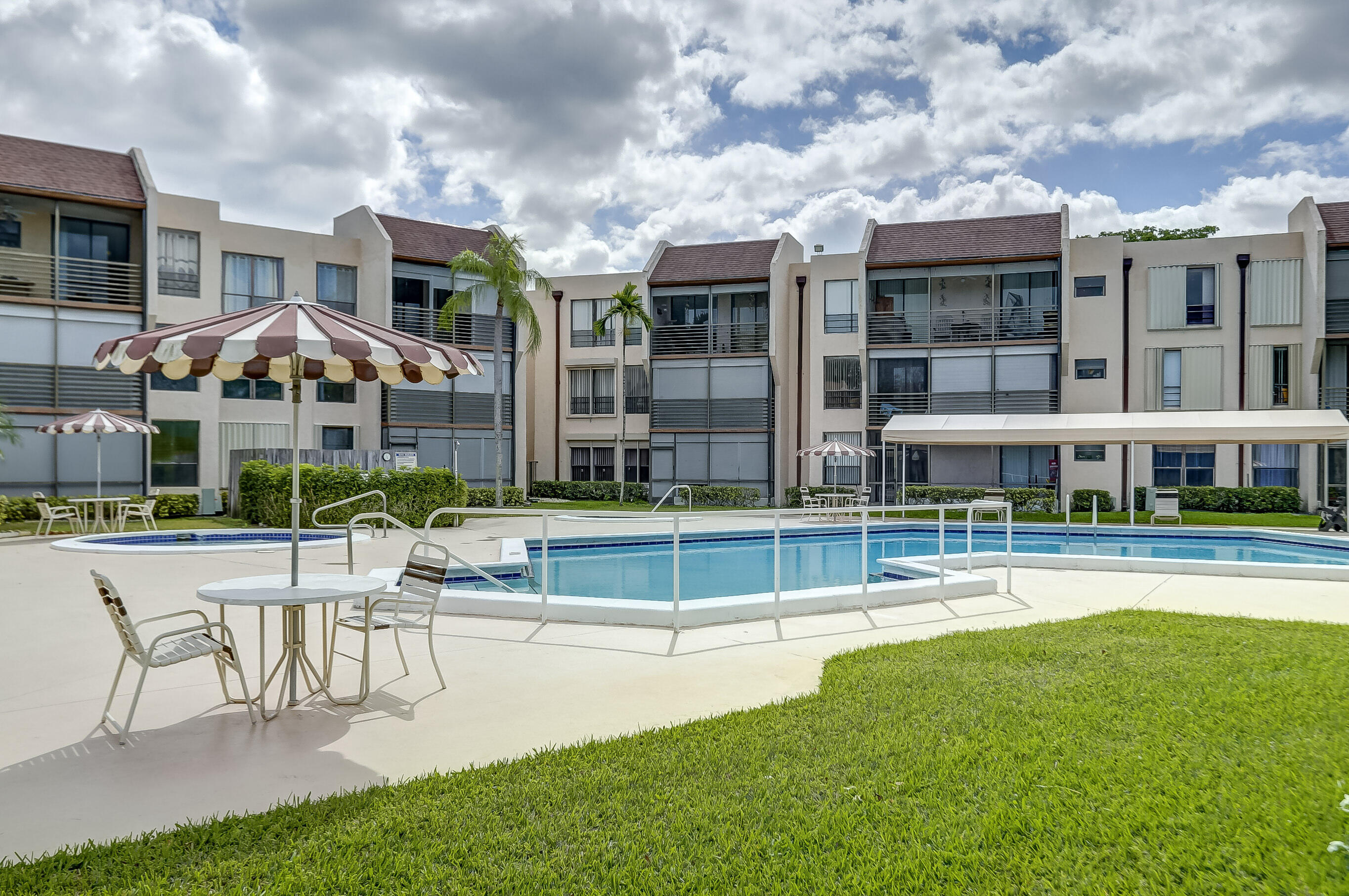 6751 N UNIVERSITY #302, Tamarac FL 33321