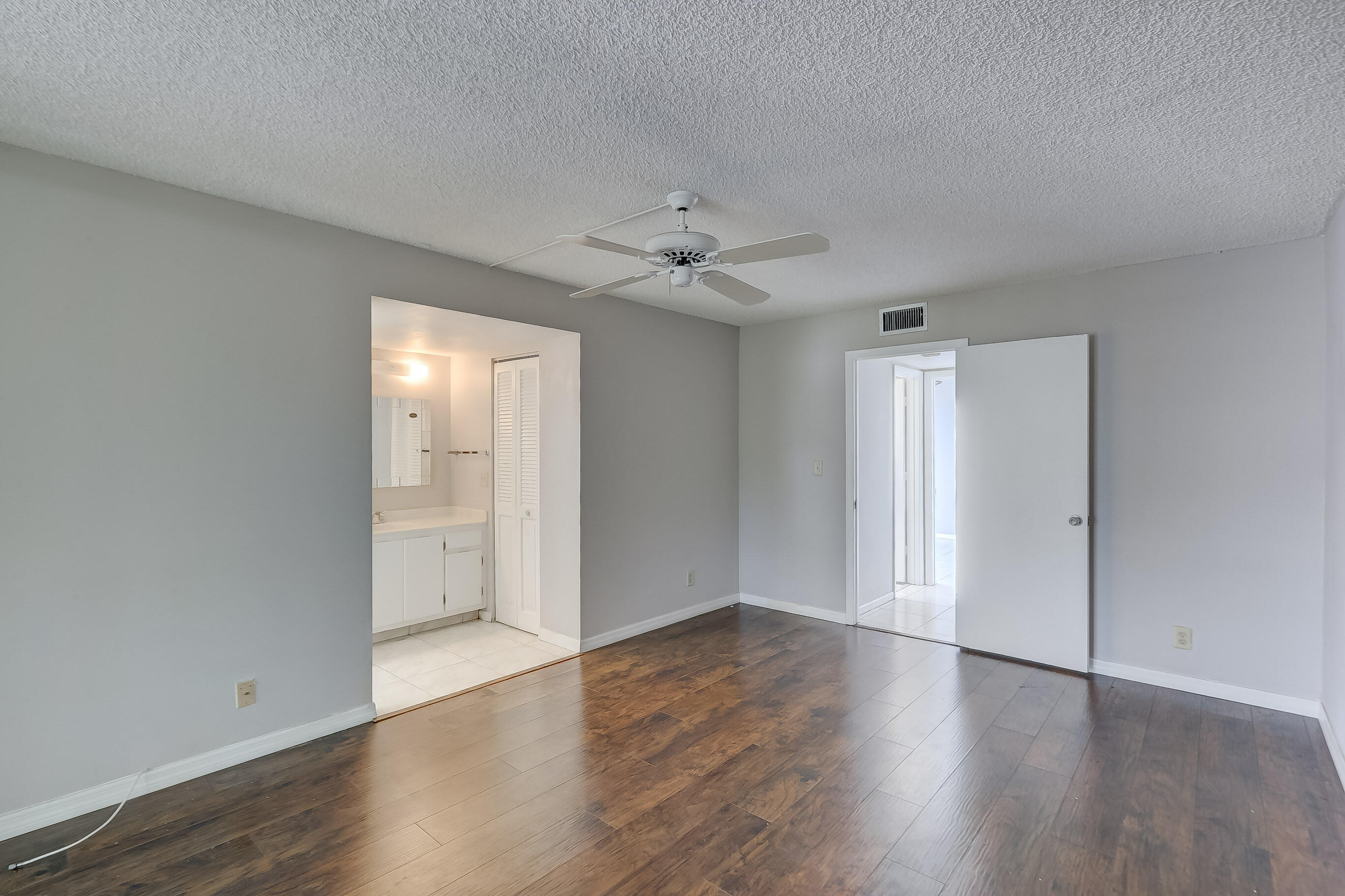 6751 N UNIVERSITY #302, Tamarac FL 33321