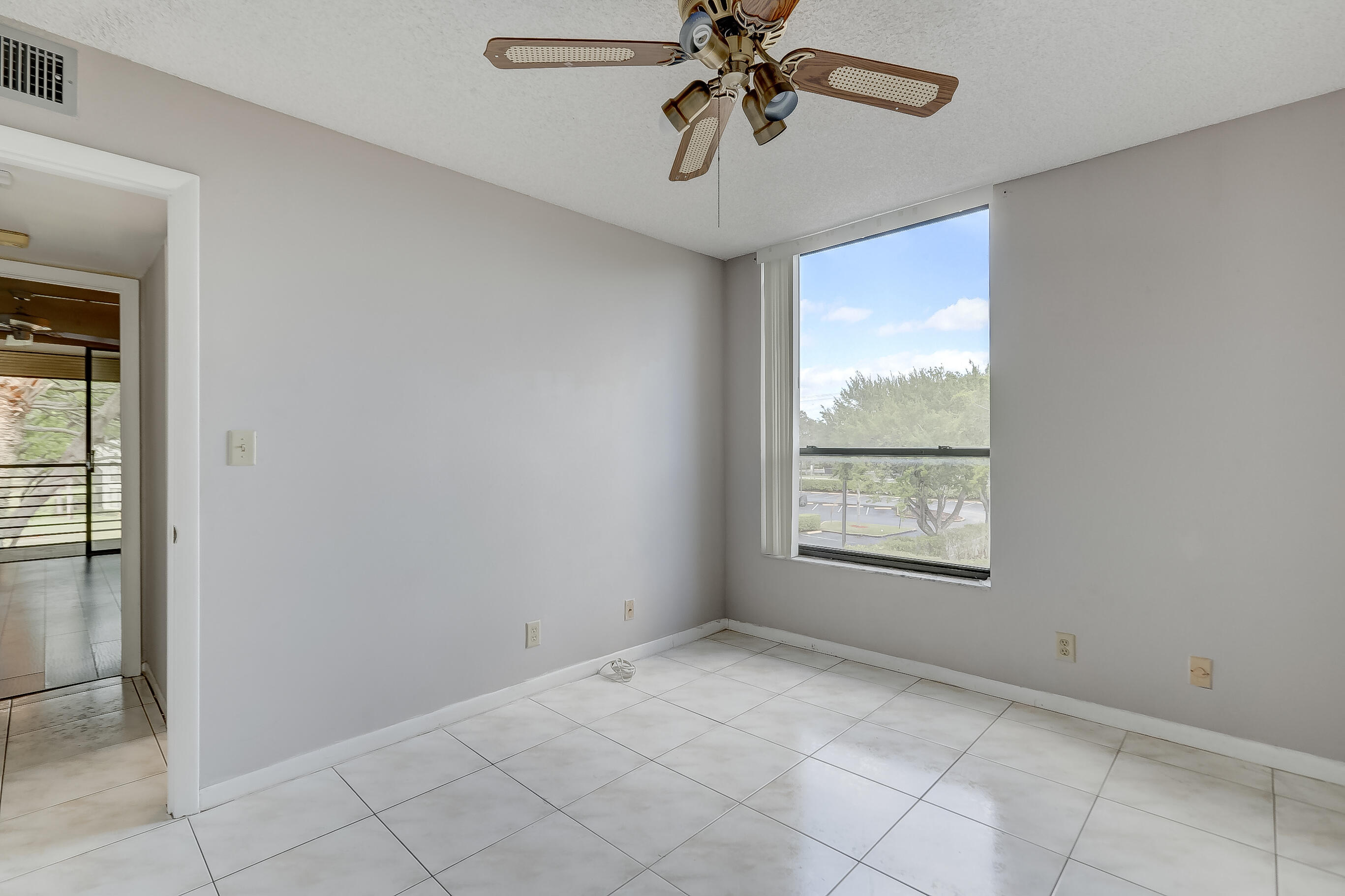6751 N UNIVERSITY #302, Tamarac FL 33321