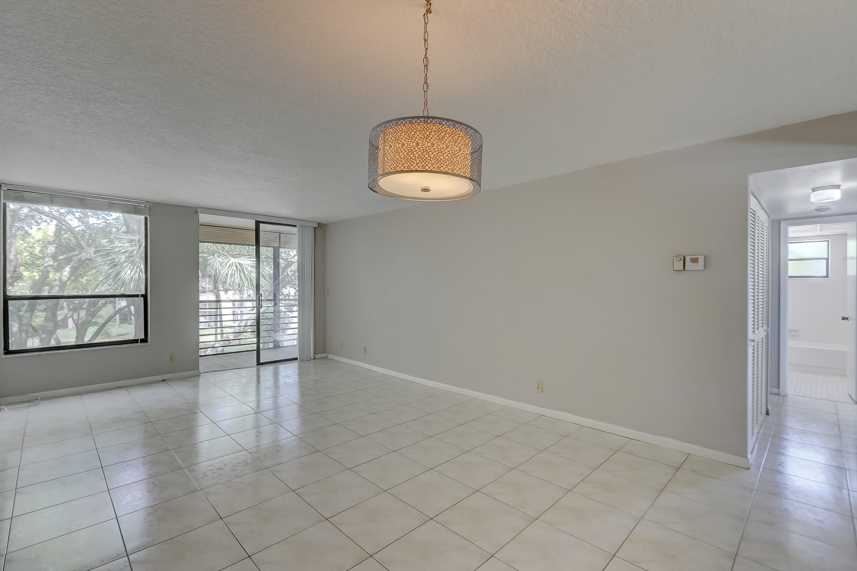 6751 N UNIVERSITY #302, Tamarac FL 33321