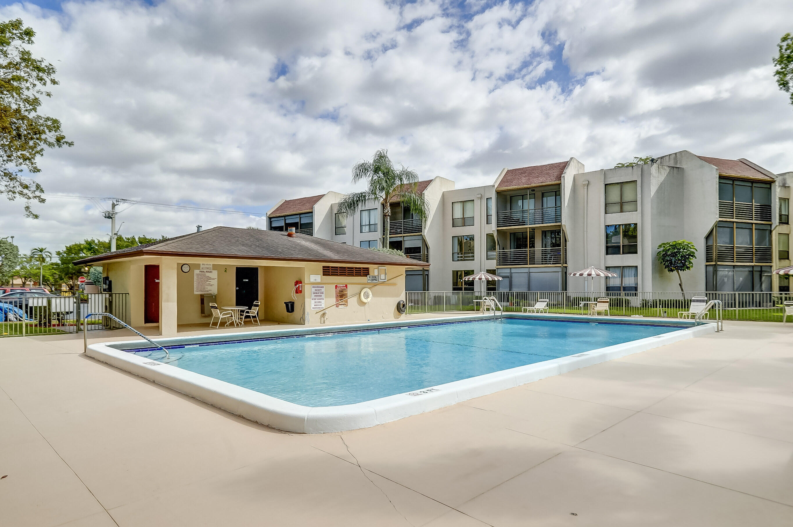 6751 N UNIVERSITY #302, Tamarac FL 33321