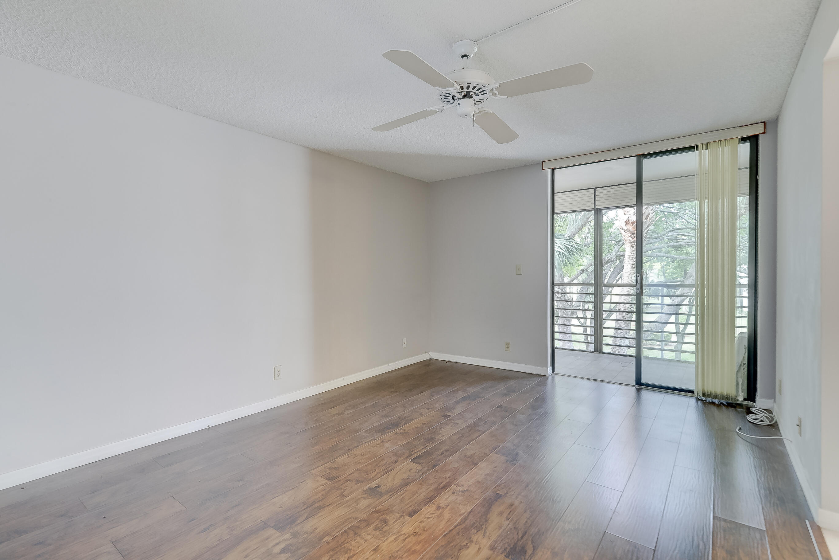 6751 N UNIVERSITY #302, Tamarac FL 33321