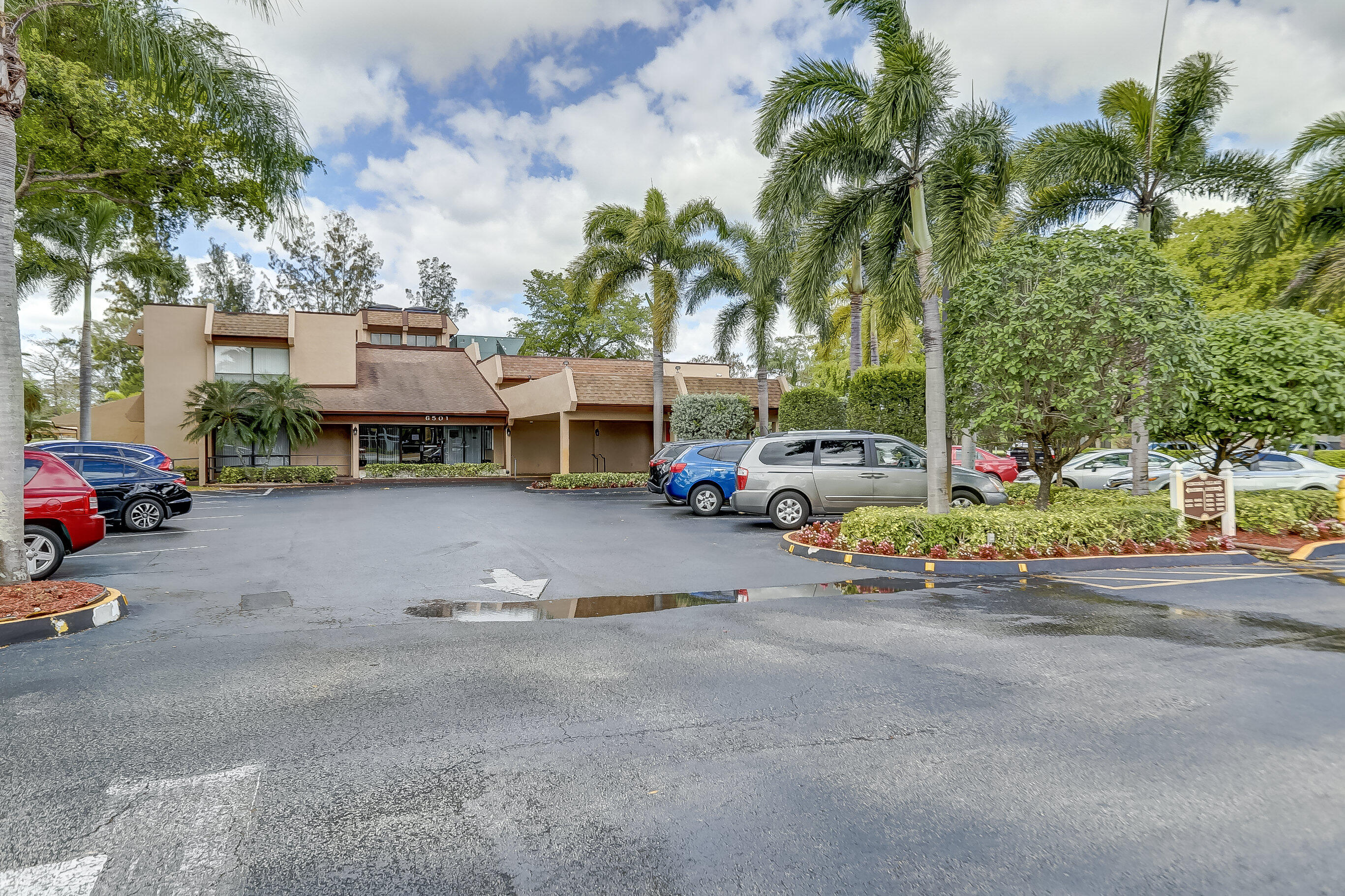 6751 N UNIVERSITY #302, Tamarac FL 33321