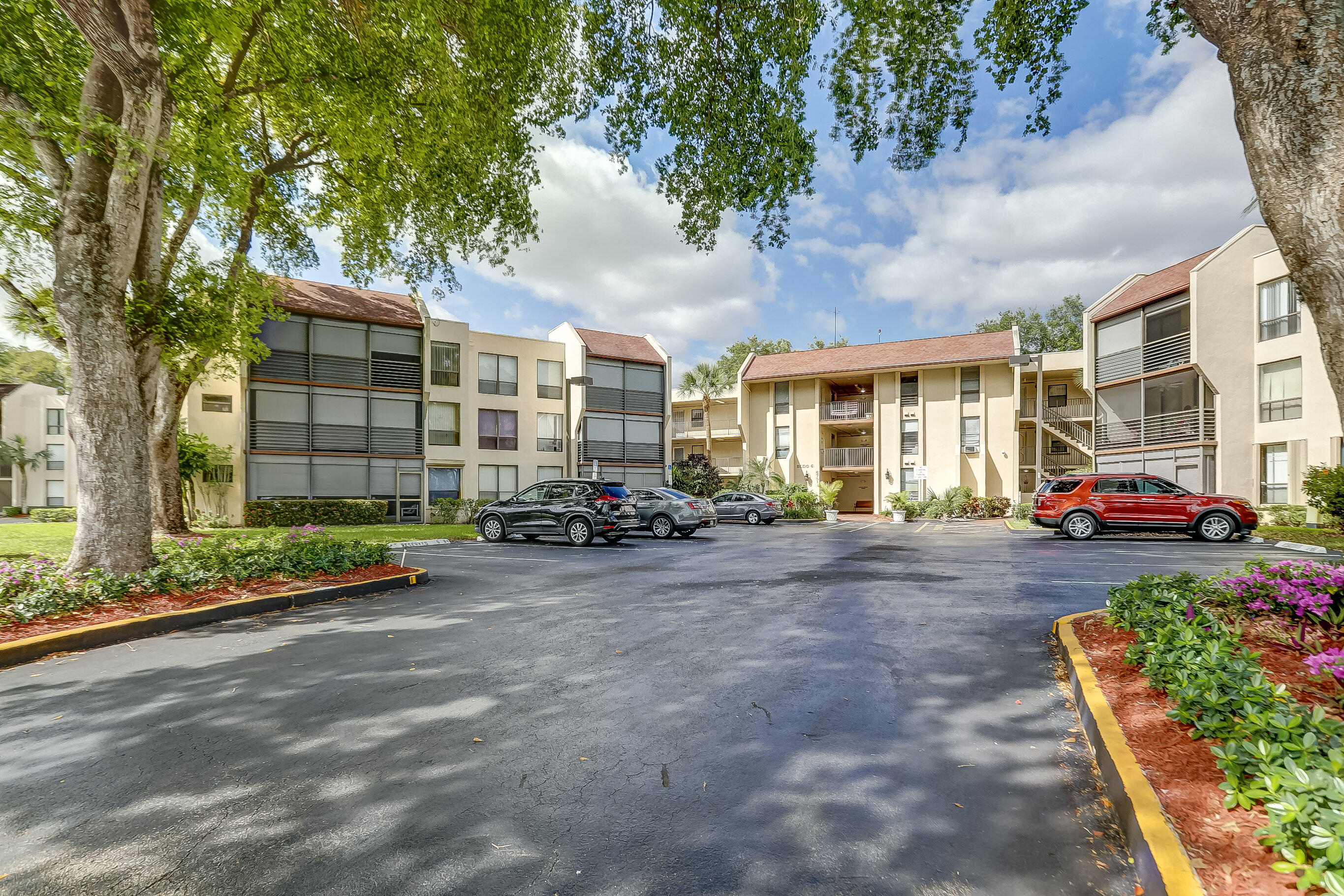 6751 N UNIVERSITY #302, Tamarac FL 33321