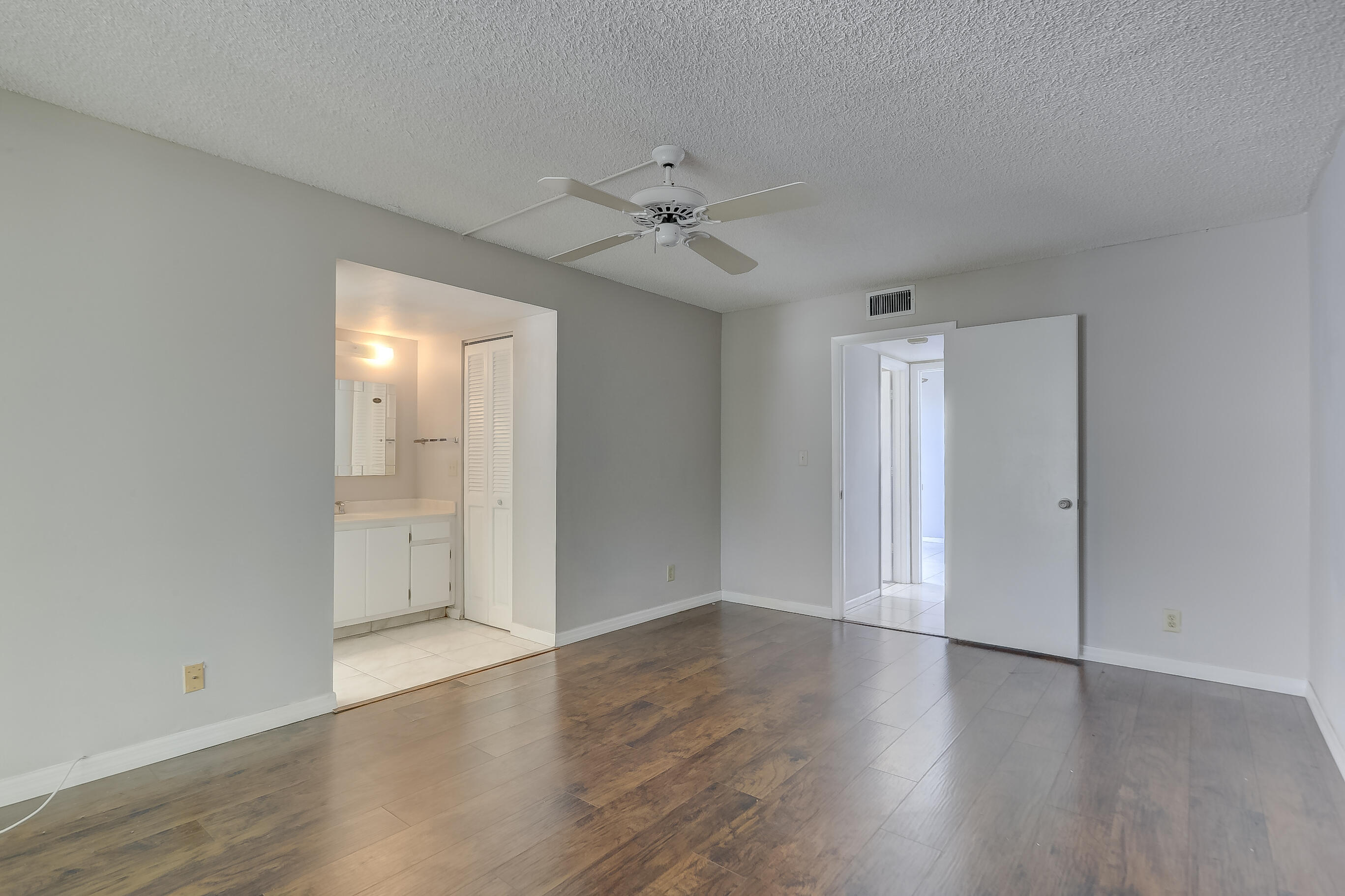 6751 N UNIVERSITY #302, Tamarac FL 33321