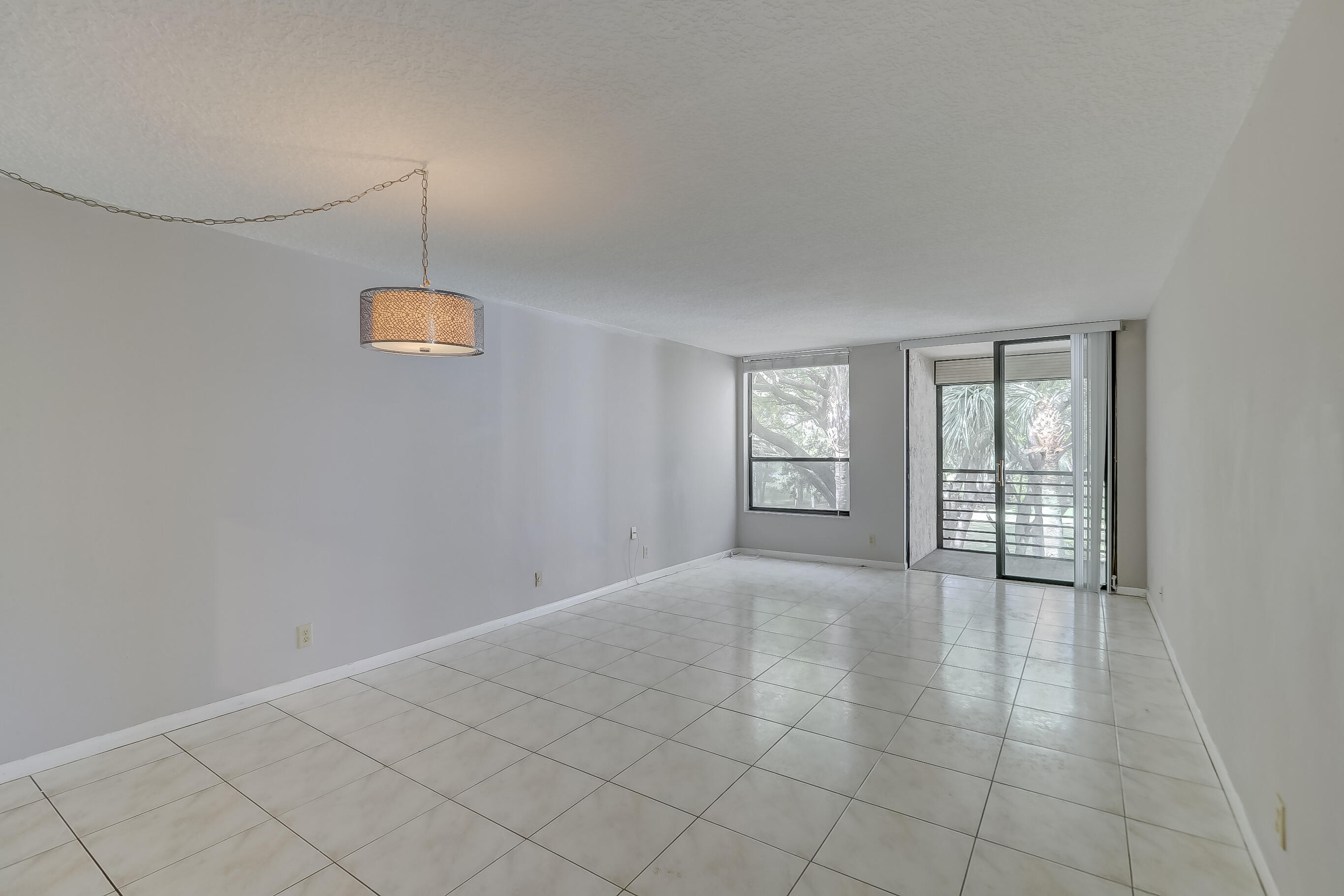 6751 N UNIVERSITY #302, Tamarac FL 33321