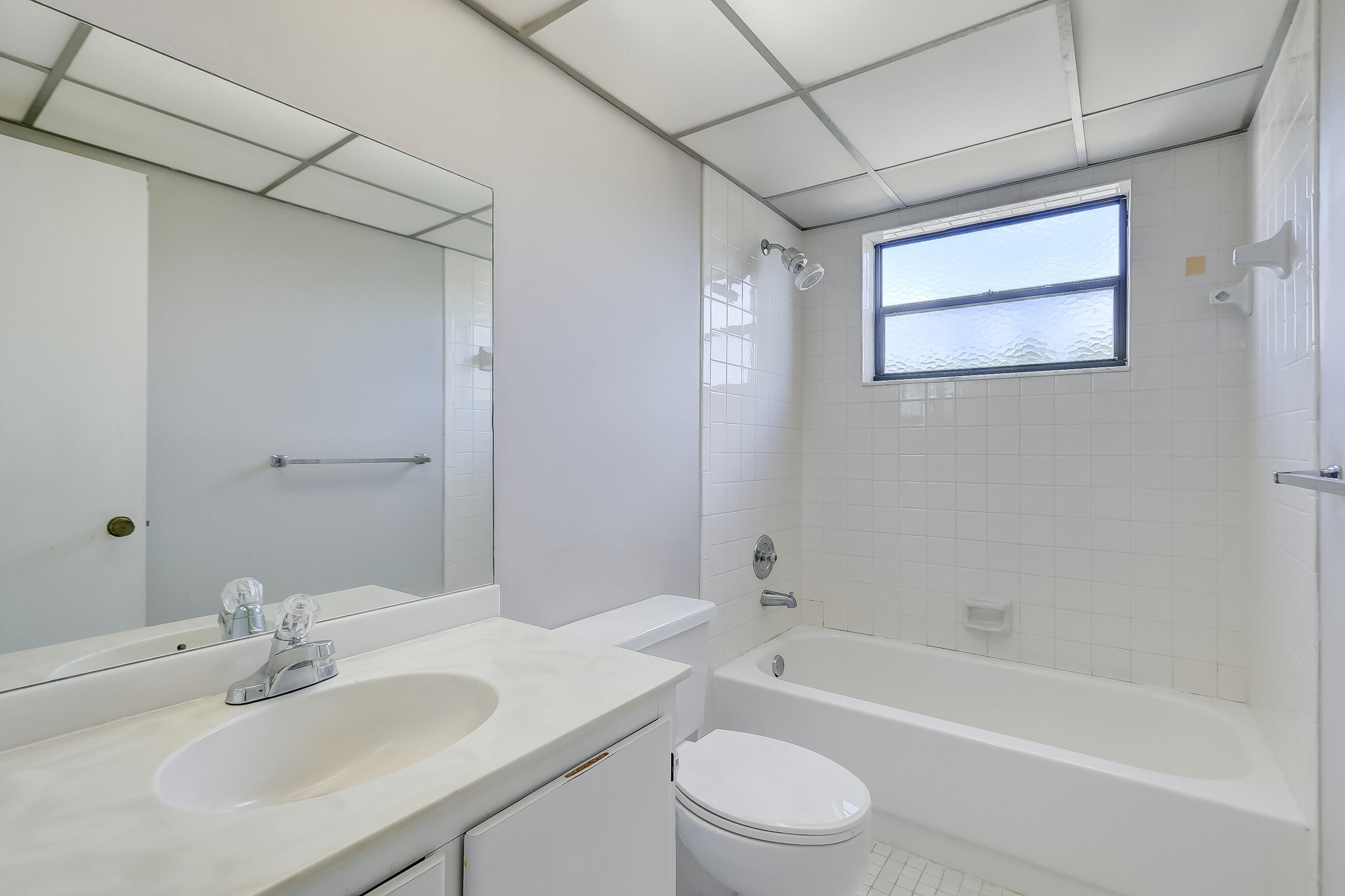 6751 N UNIVERSITY #302, Tamarac FL 33321