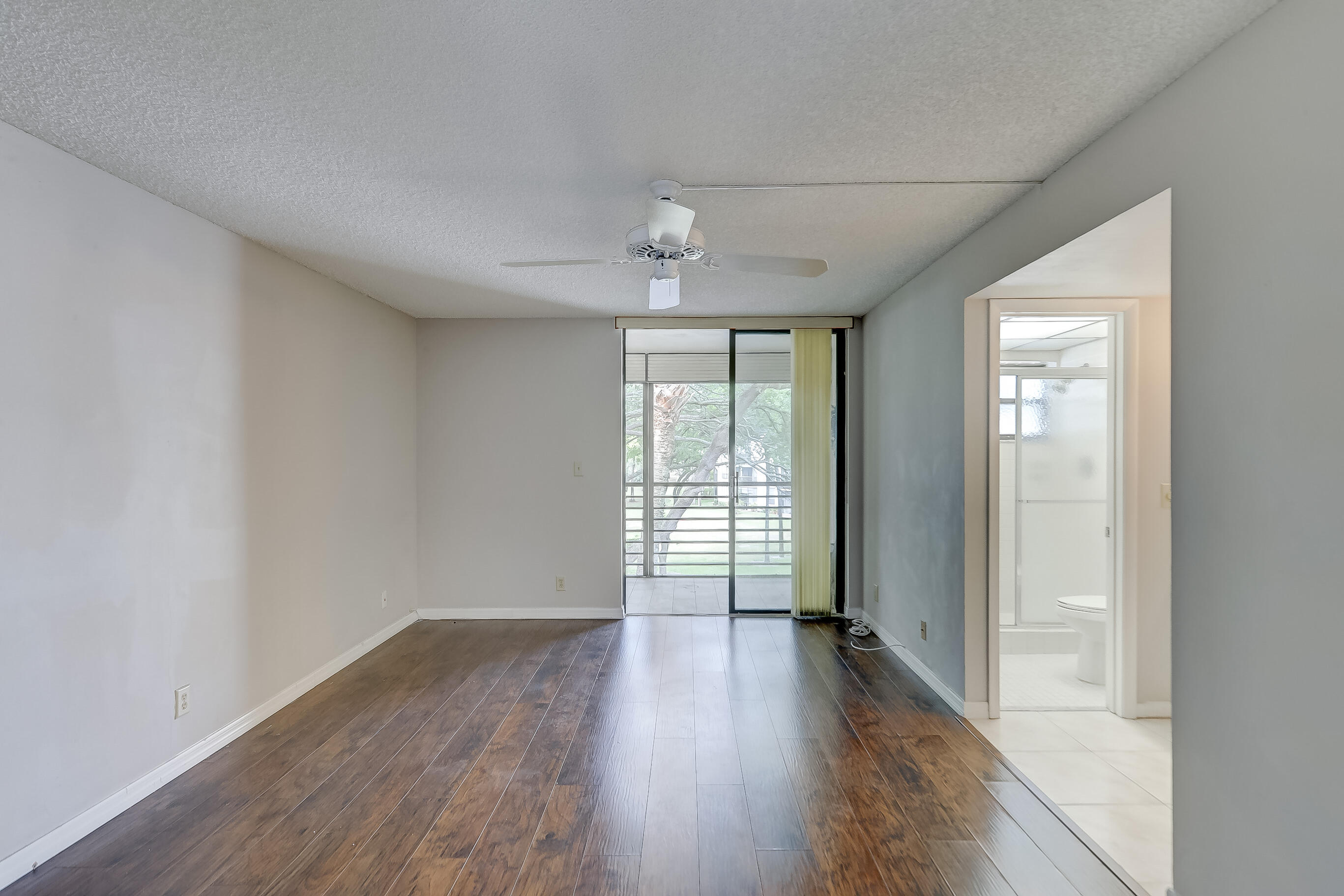 6751 N UNIVERSITY #302, Tamarac FL 33321