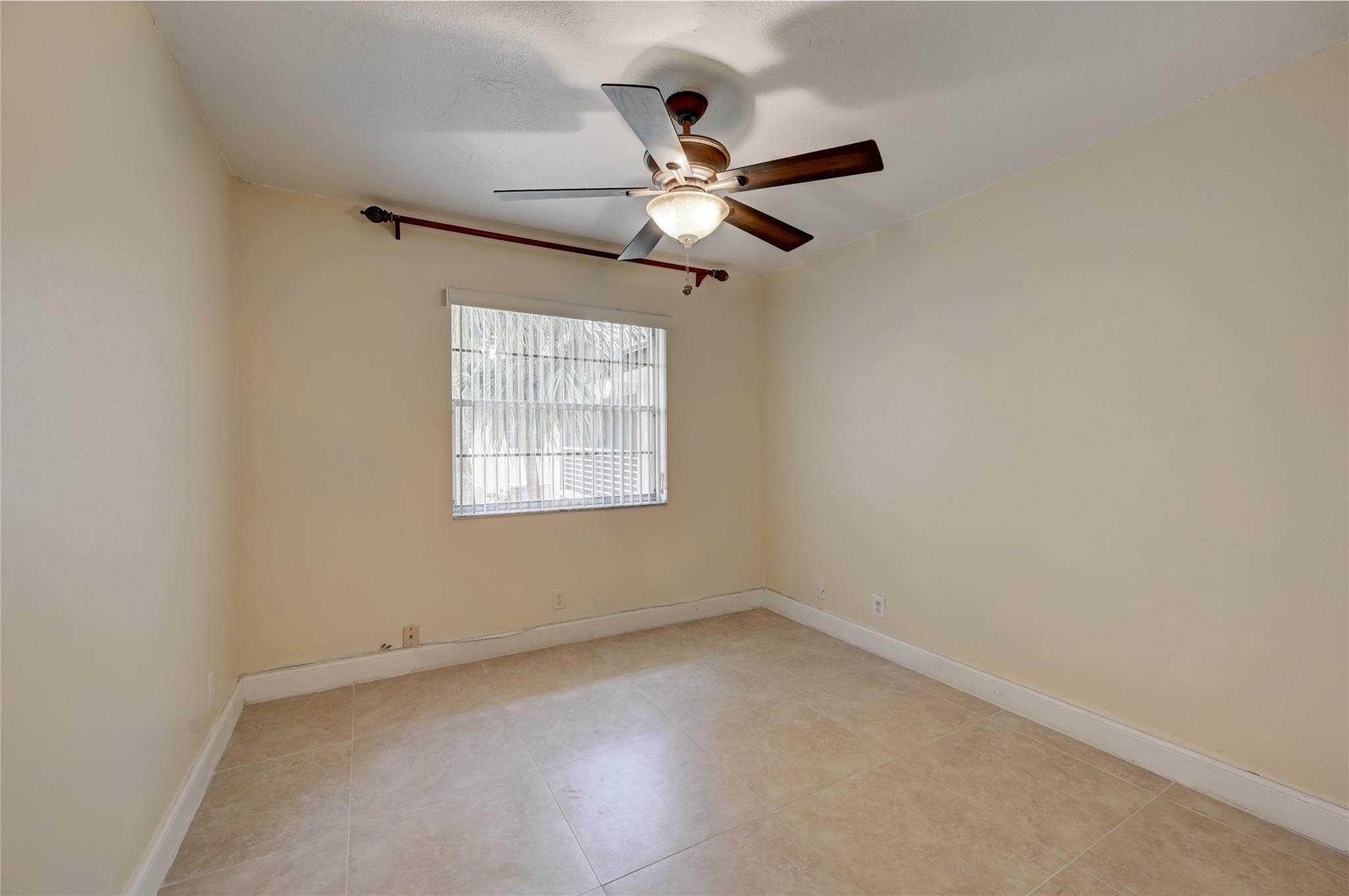 8760 AZALEA #203, Tamarac FL 33321