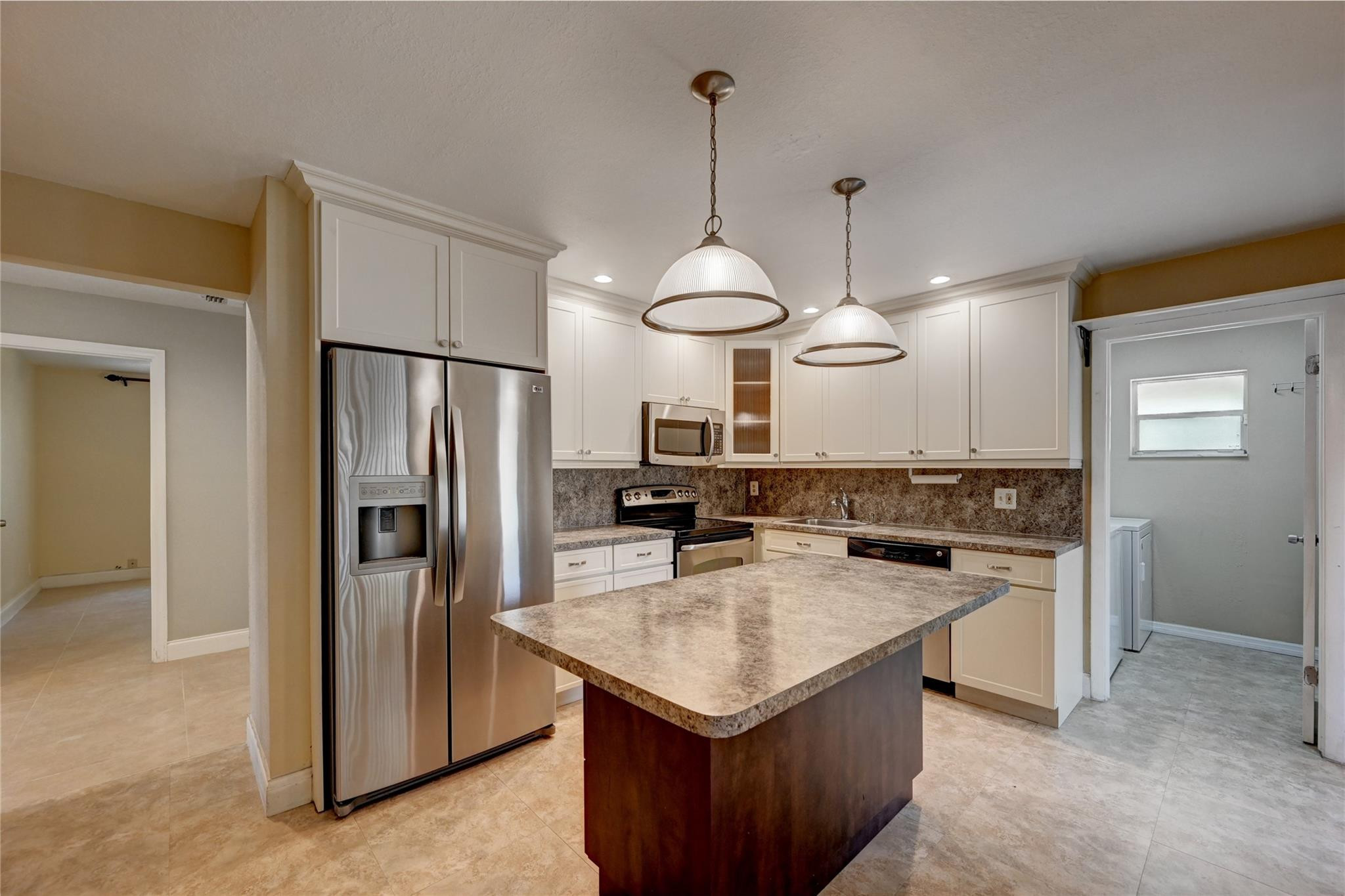8760 AZALEA #203, Tamarac FL 33321