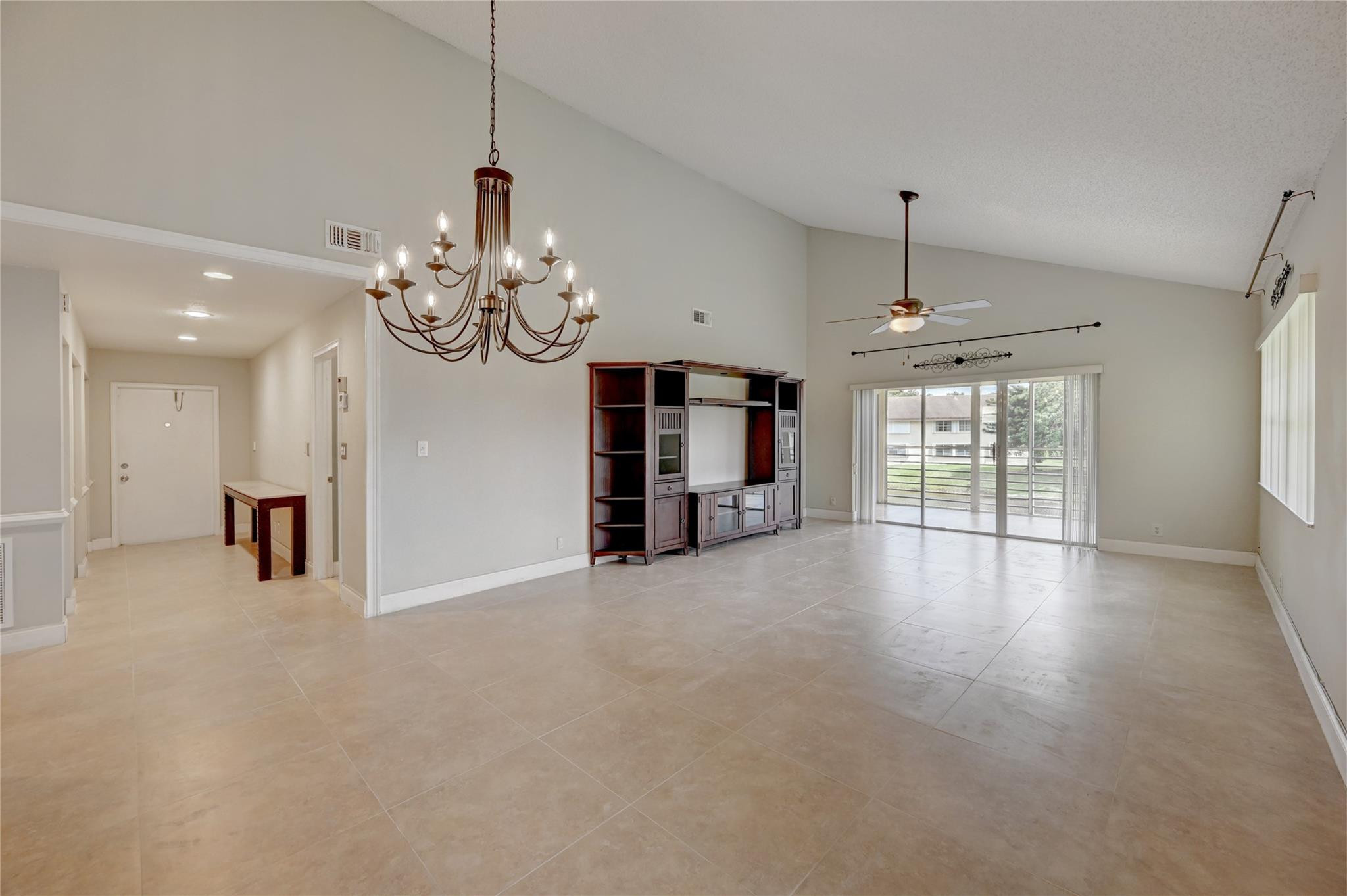 8760 AZALEA #203, Tamarac FL 33321