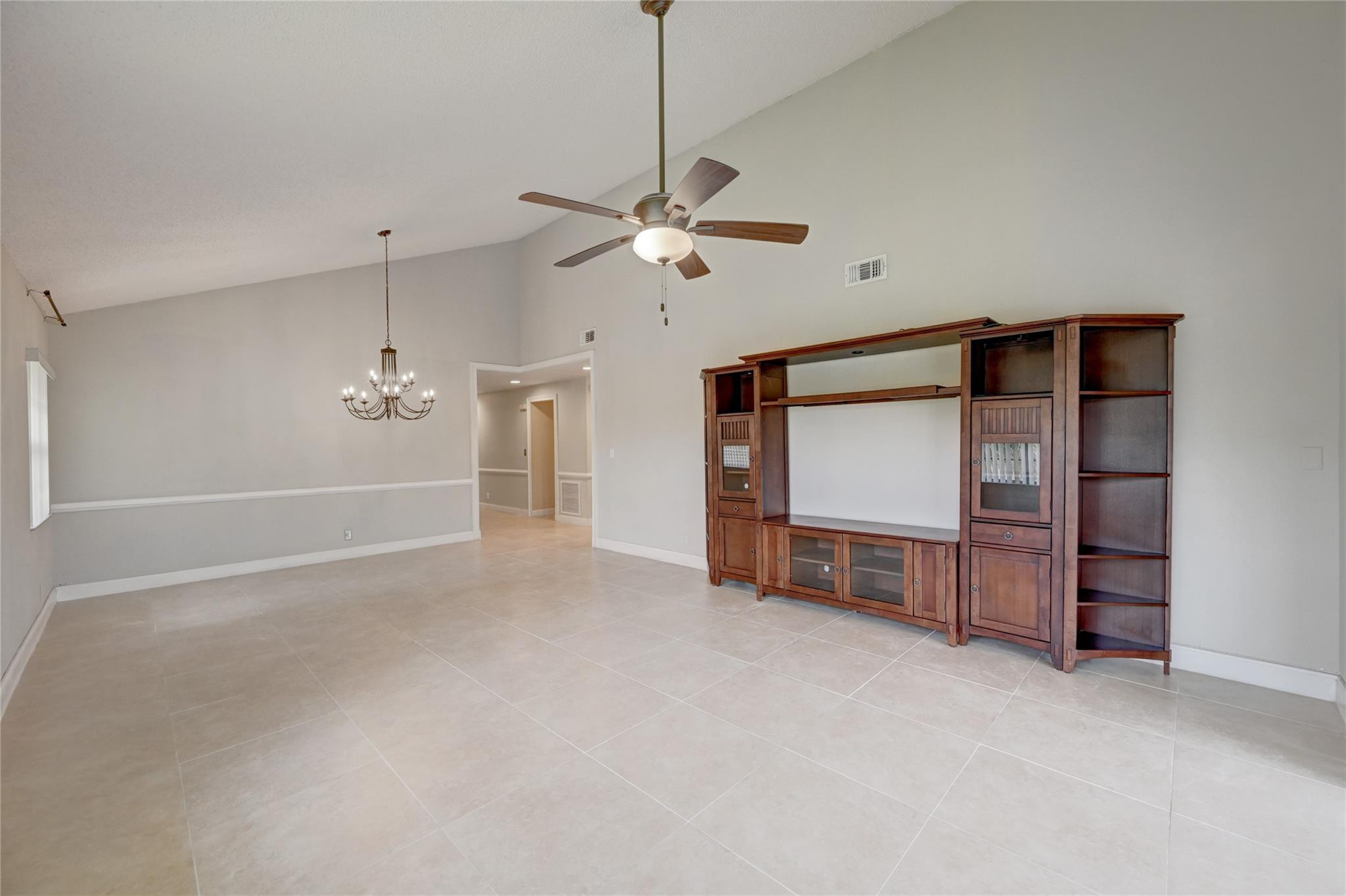 8760 AZALEA #203, Tamarac FL 33321