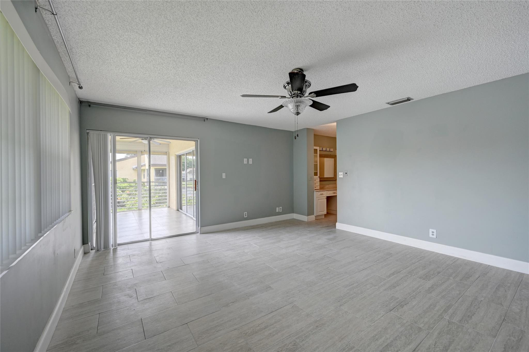 8760 AZALEA #203, Tamarac FL 33321