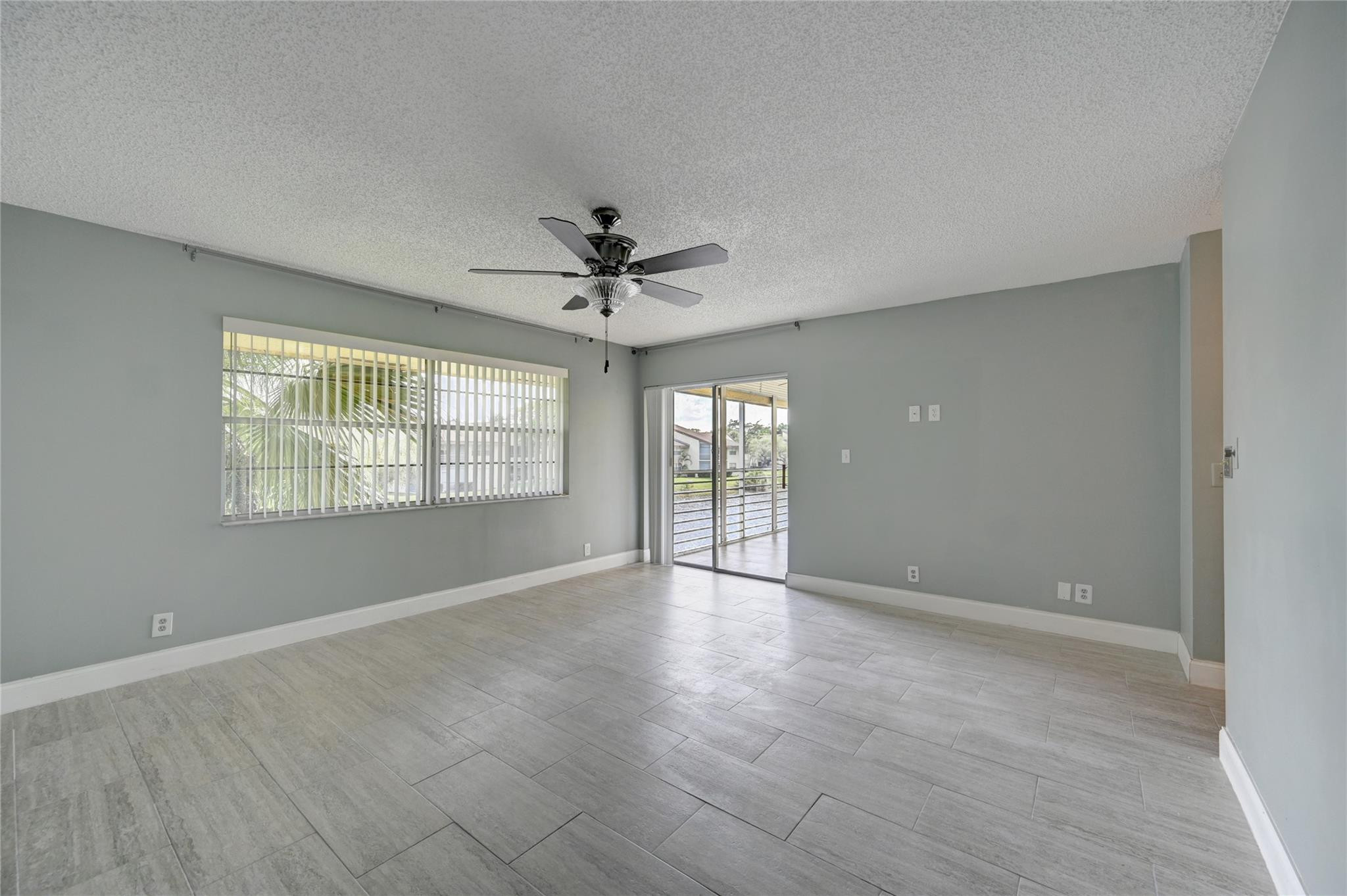 8760 AZALEA #203, Tamarac FL 33321