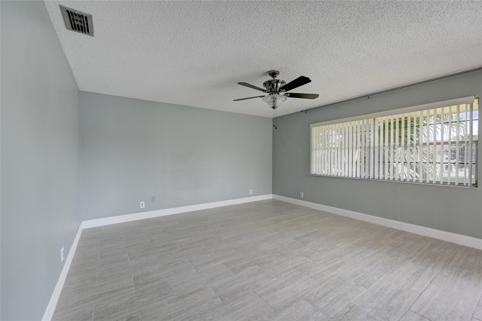 8760 AZALEA #203, Tamarac FL 33321