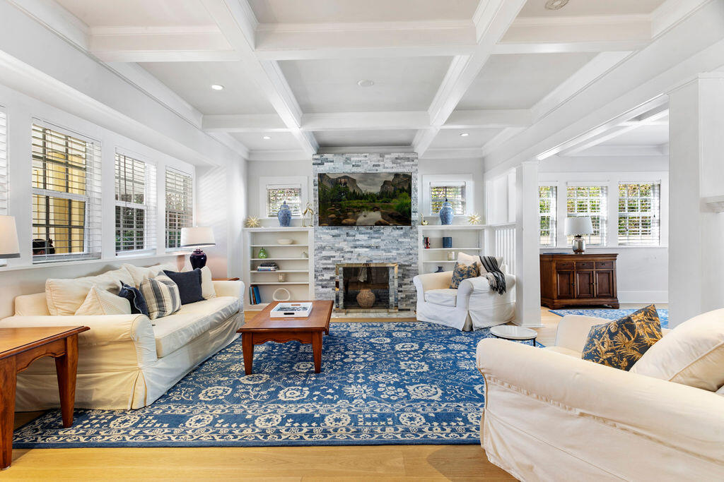 141 Australian, Palm Beach FL 33480