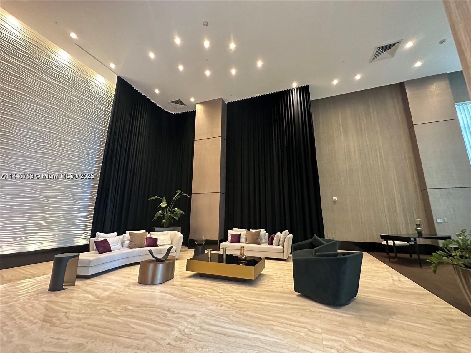 950 BRICKELL BAY #2802, Miami FL 33131
