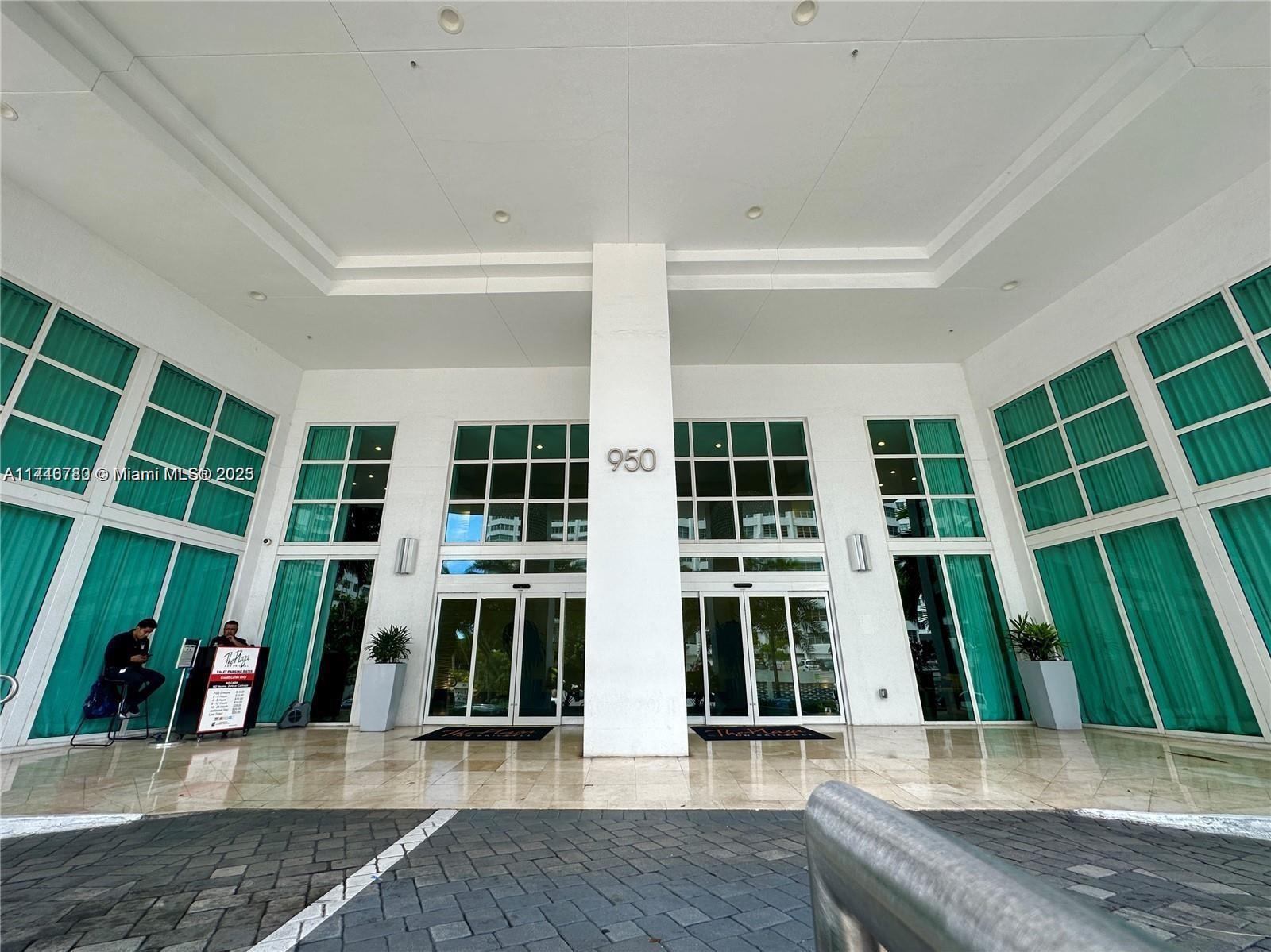 950 BRICKELL BAY #2802, Miami FL 33131