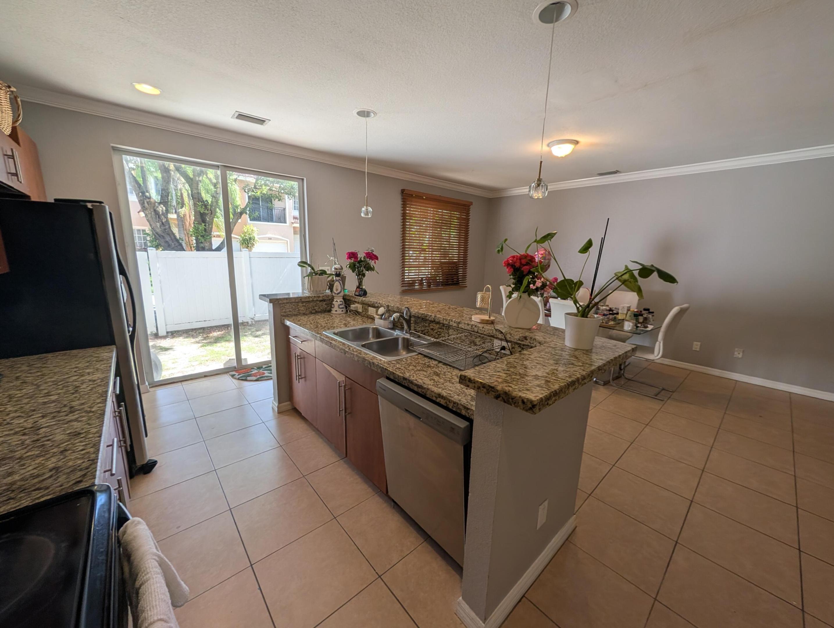 238 SE 2nd, Hallandale Beach FL 33009