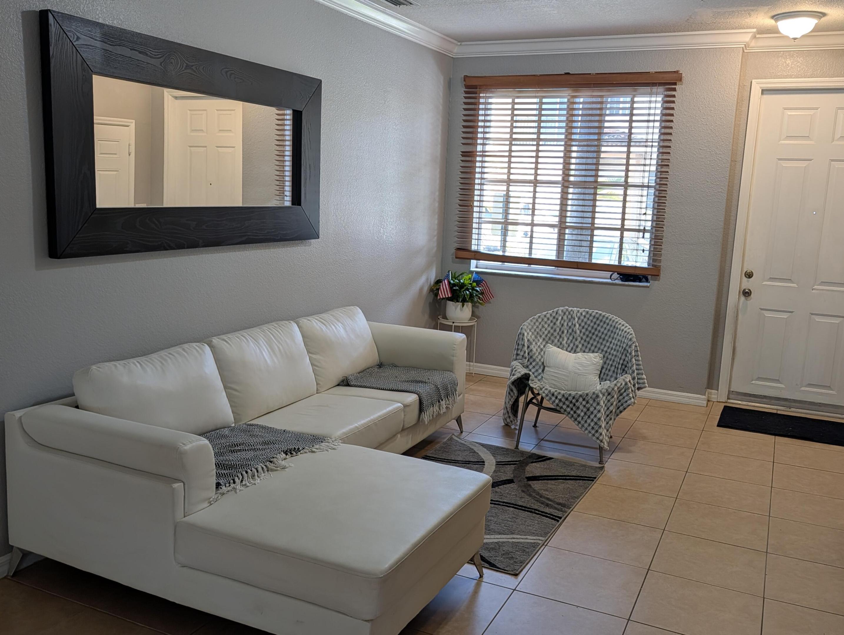 238 SE 2nd, Hallandale Beach FL 33009