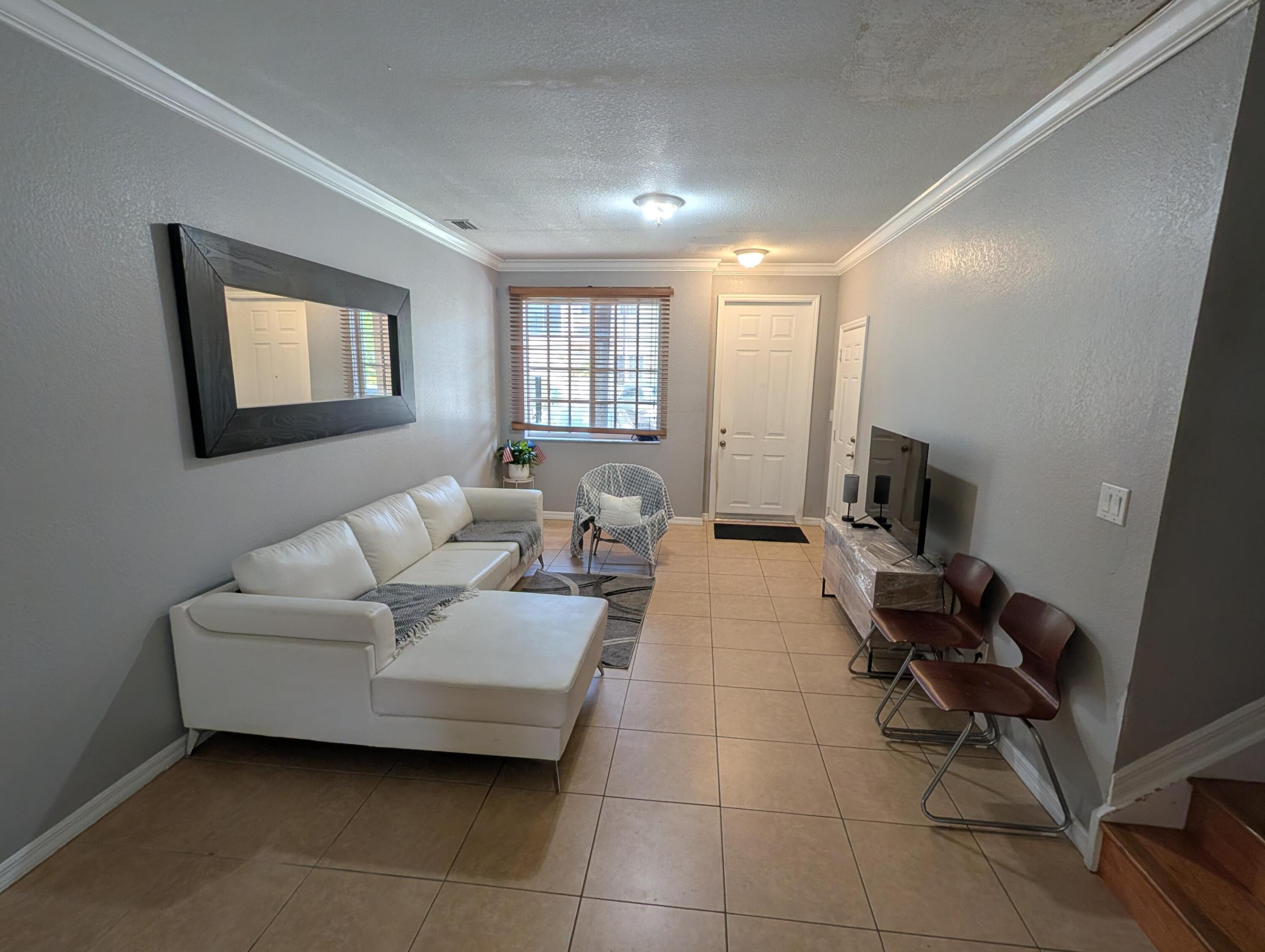 238 SE 2nd, Hallandale Beach FL 33009