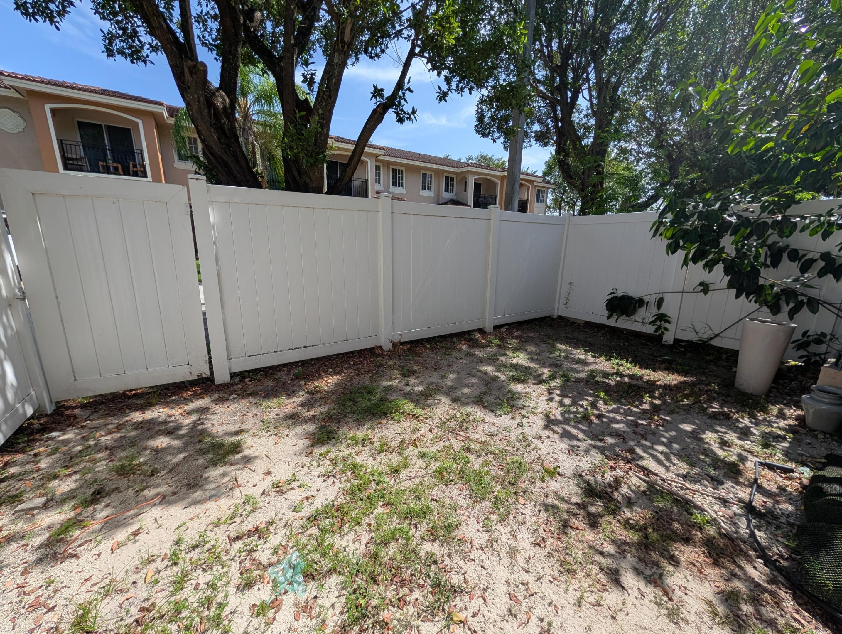 238 SE 2nd, Hallandale Beach FL 33009