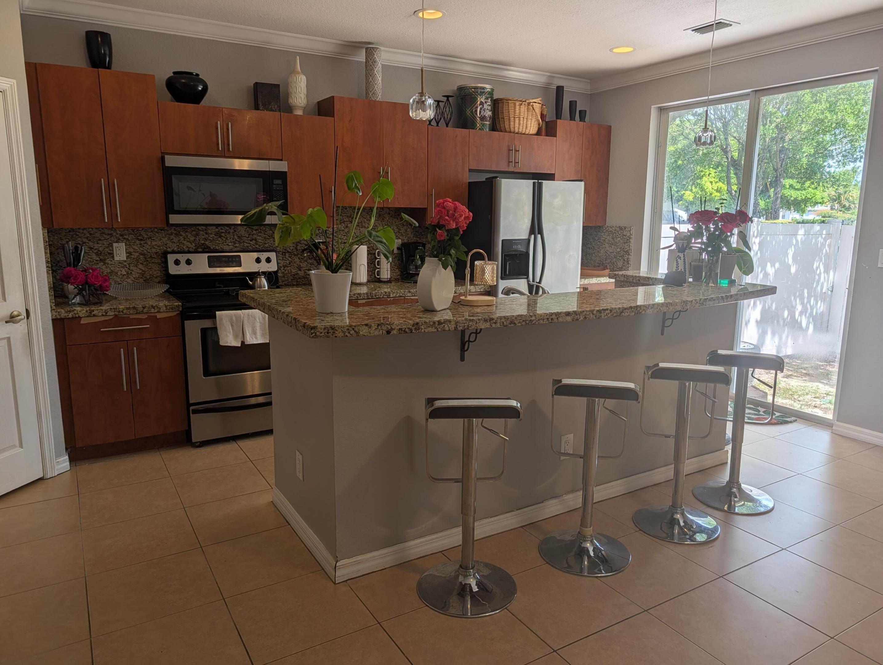 238 SE 2nd, Hallandale Beach FL 33009
