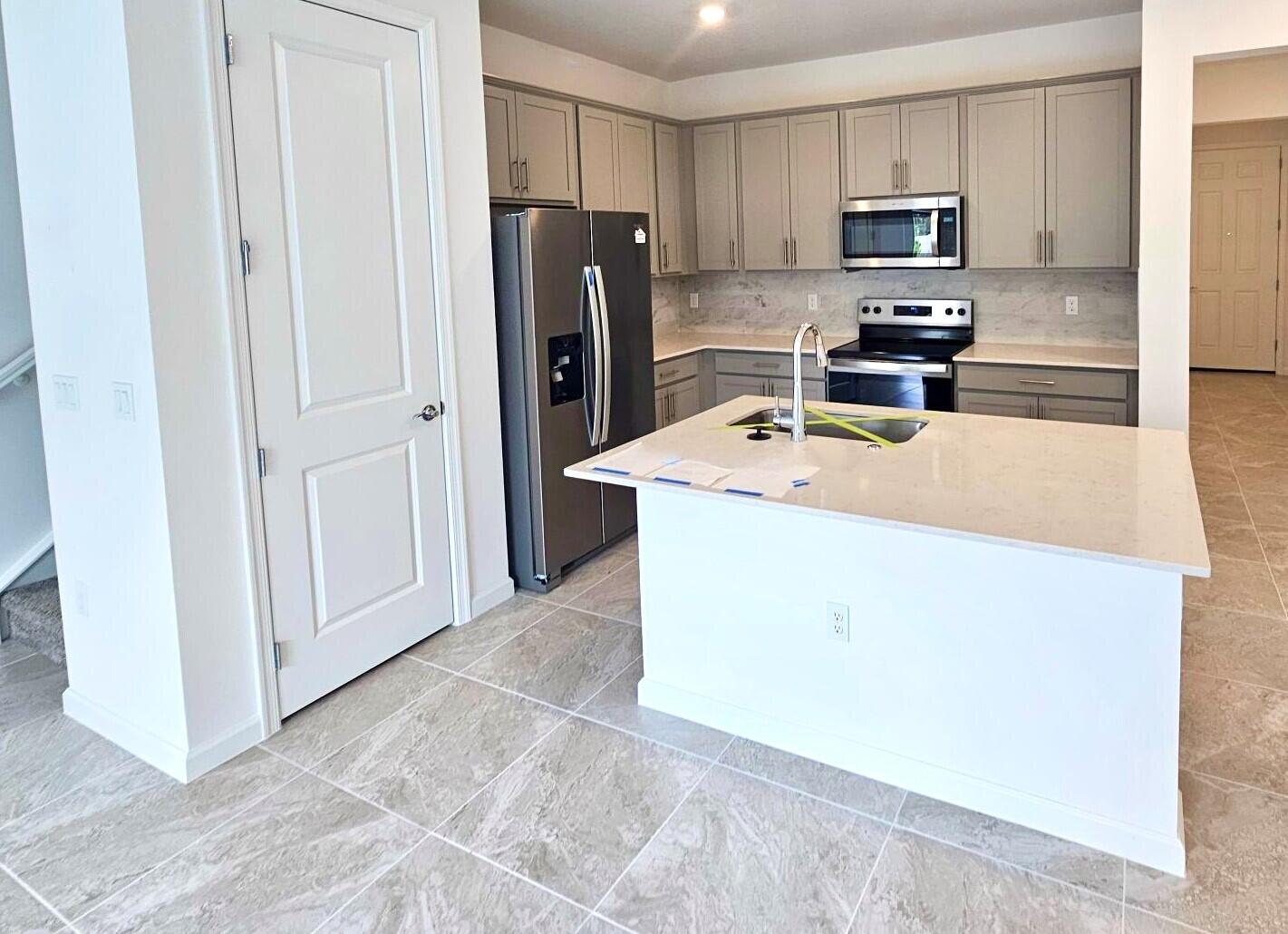 4250 Efendi #Latitude 53-30, Lantana FL 33462