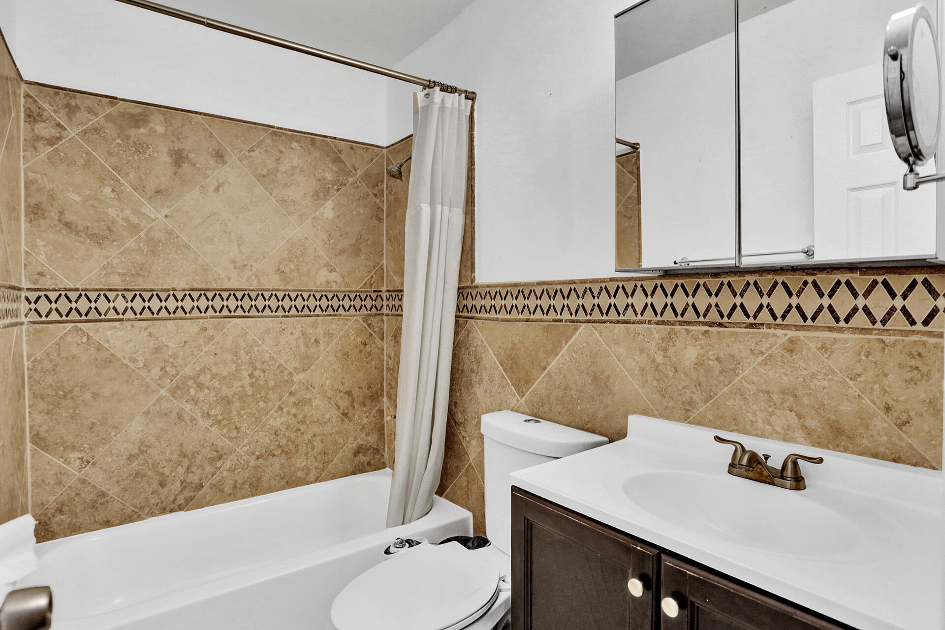 600 NE 7TH #8, Fort Lauderdale FL 33304