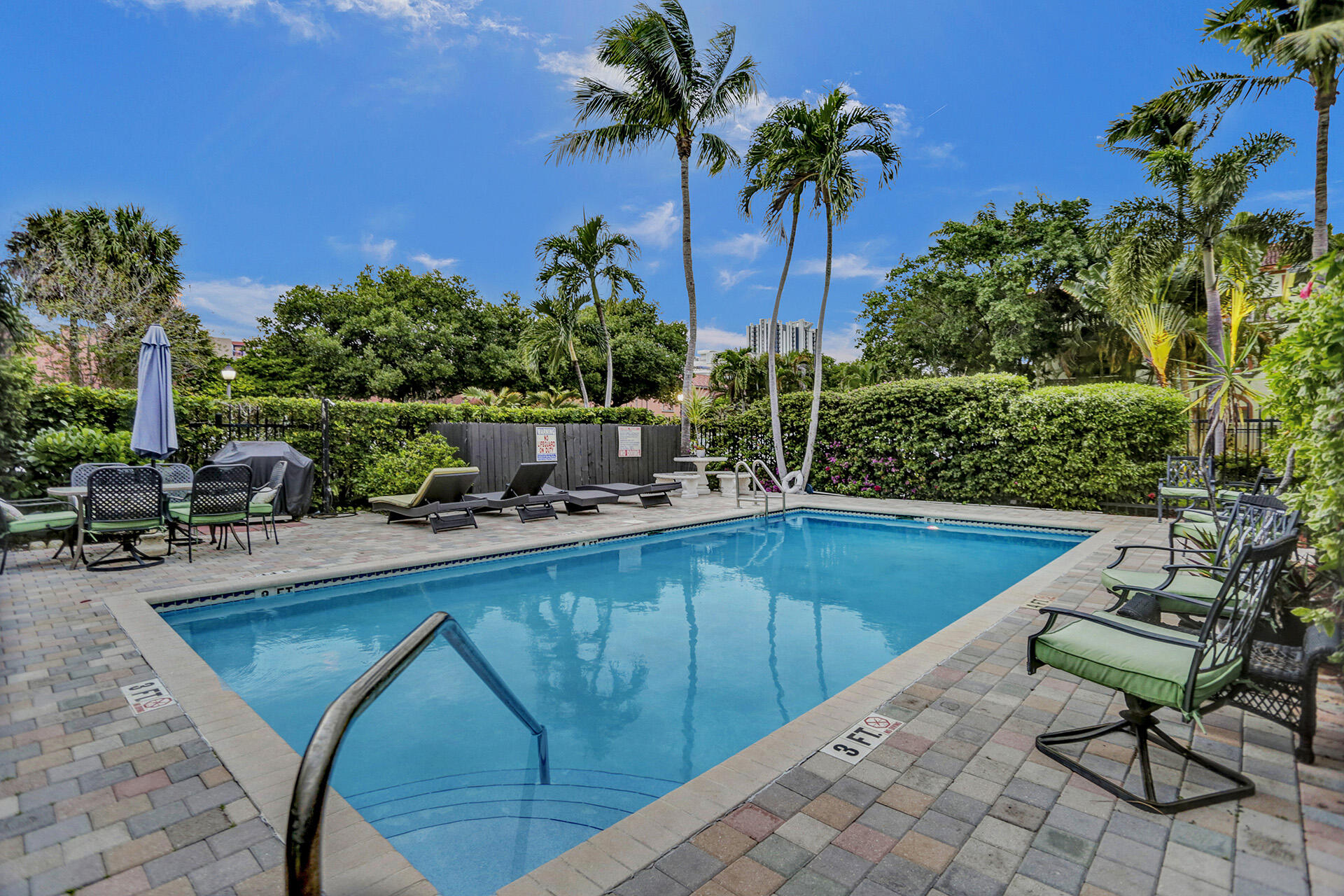 600 NE 7TH #8, Fort Lauderdale FL 33304