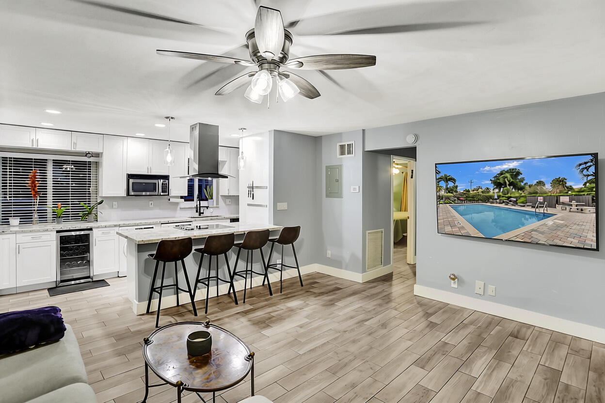 600 NE 7TH #8, Fort Lauderdale FL 33304