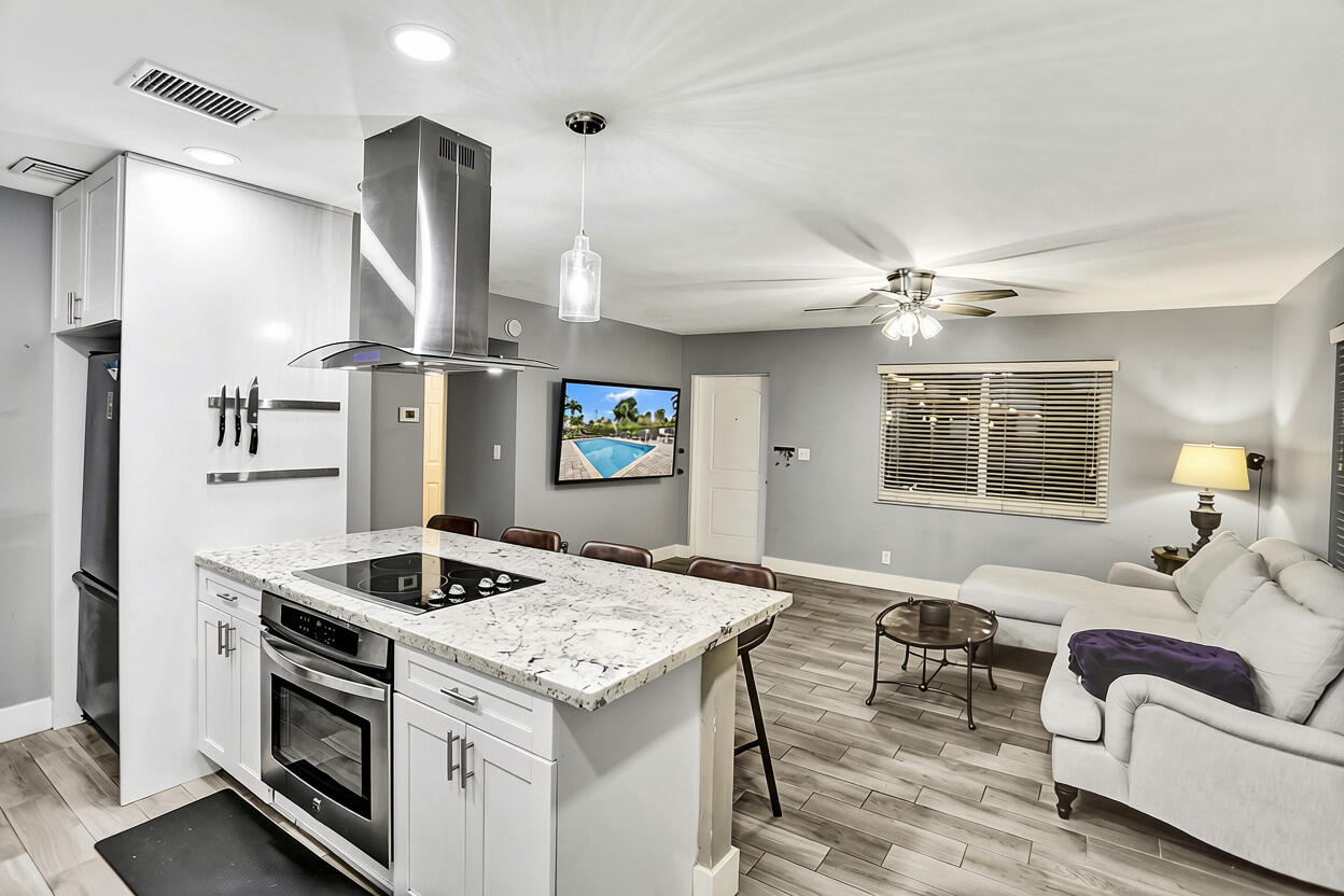 600 NE 7TH #8, Fort Lauderdale FL 33304