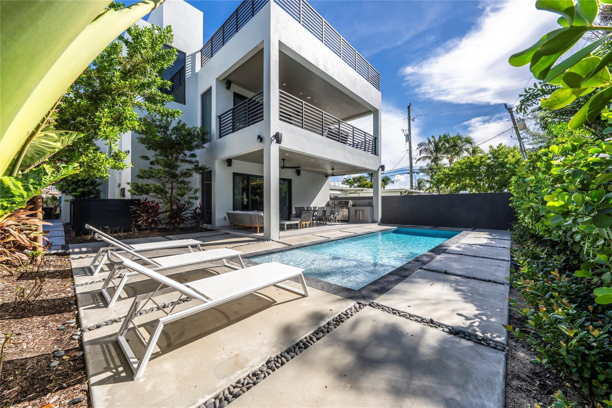 3320 NE 17TH, Fort Lauderdale FL 33305
