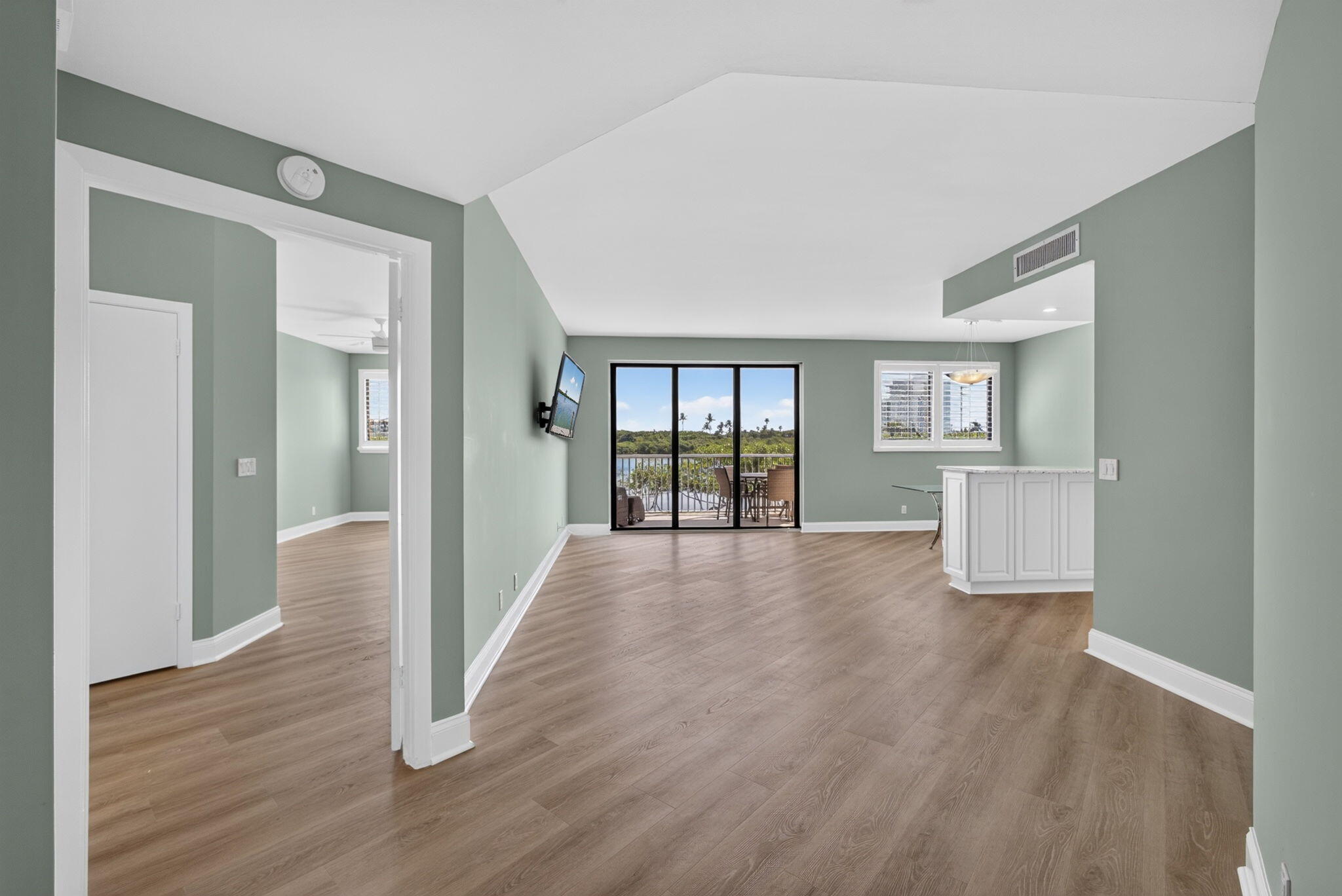 200 Waterway #206, Tequesta FL 33469