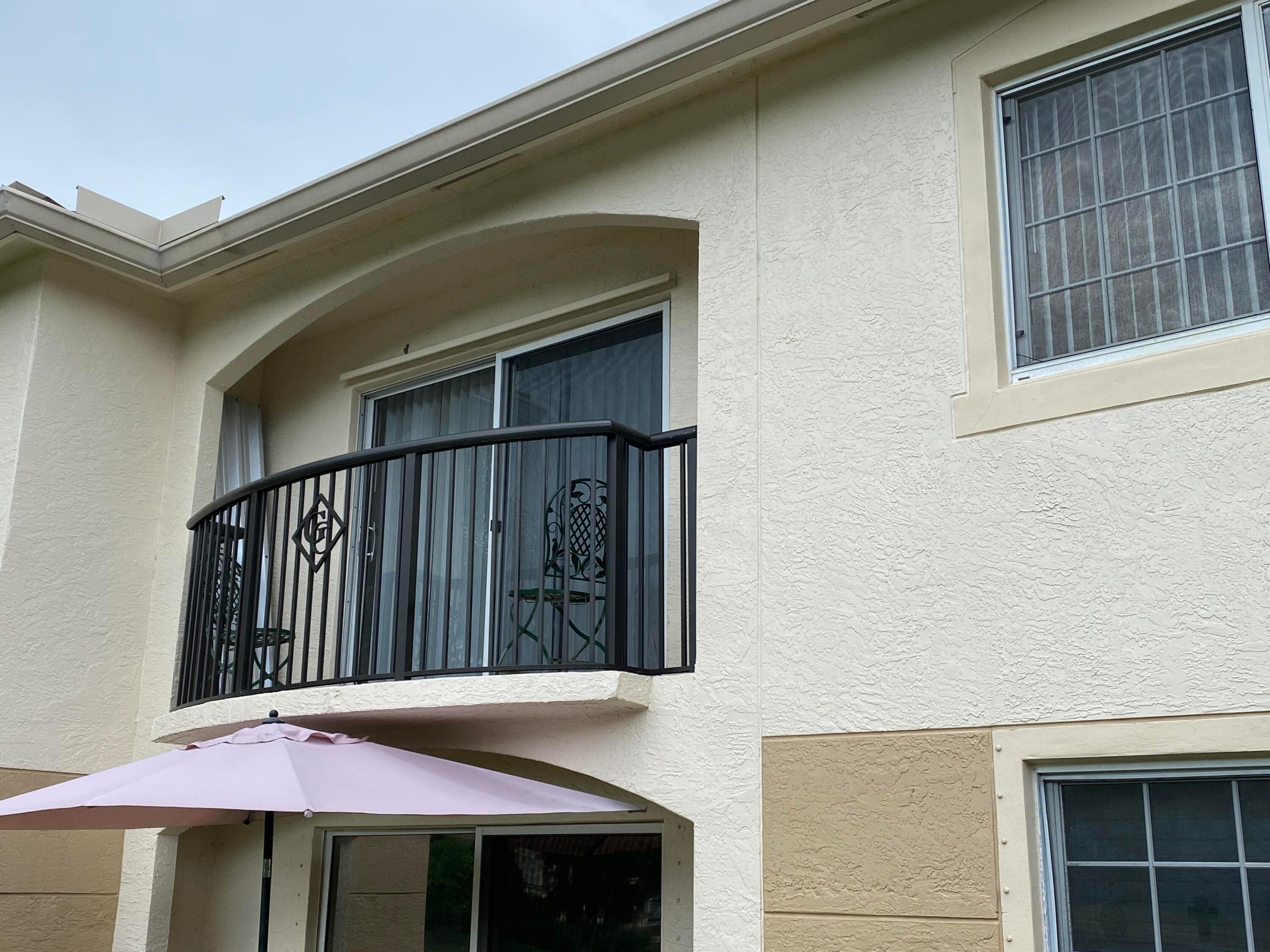 100 Crestwood #103, Royal Palm Beach FL 33411