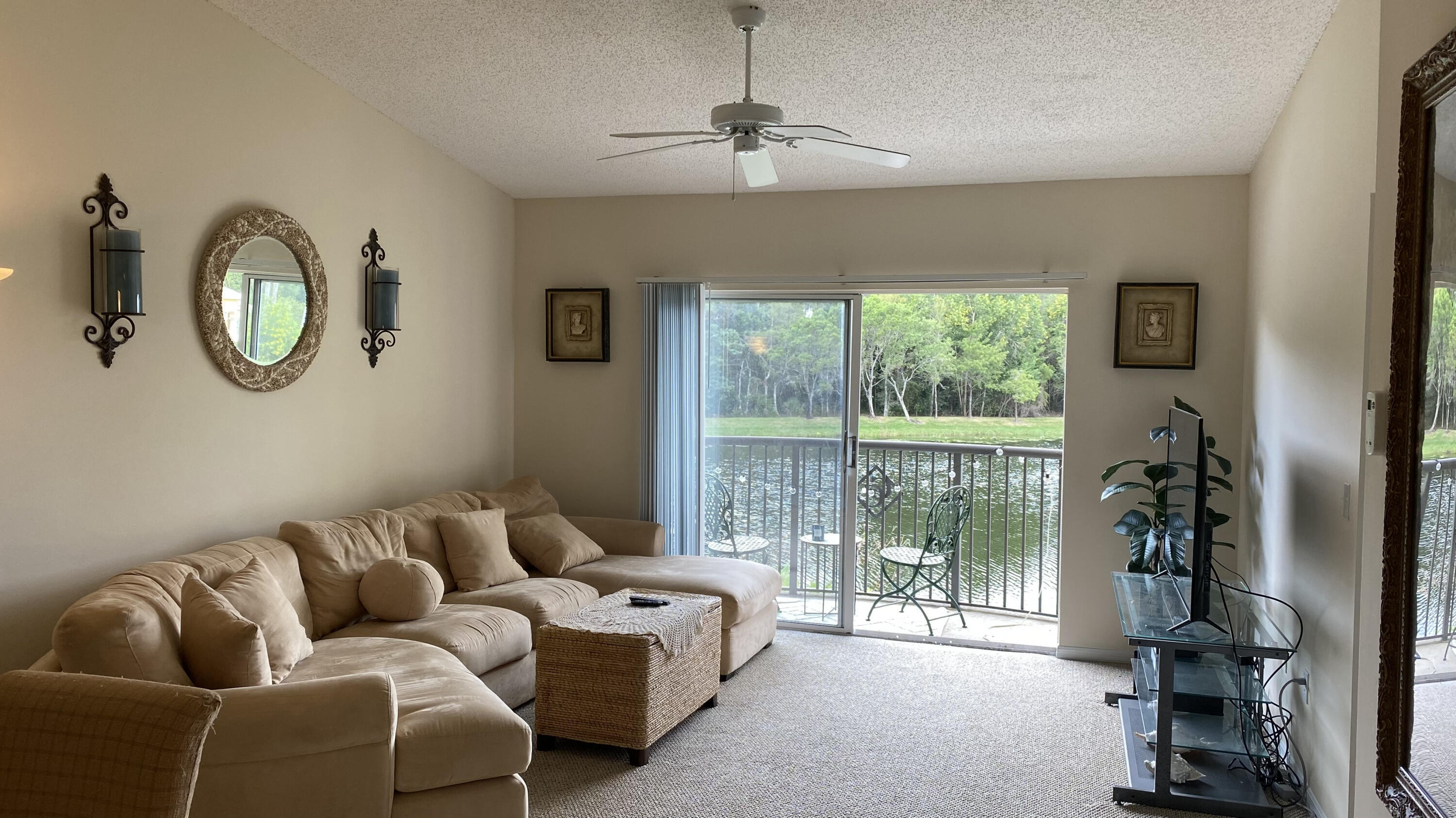 100 Crestwood #103, Royal Palm Beach FL 33411