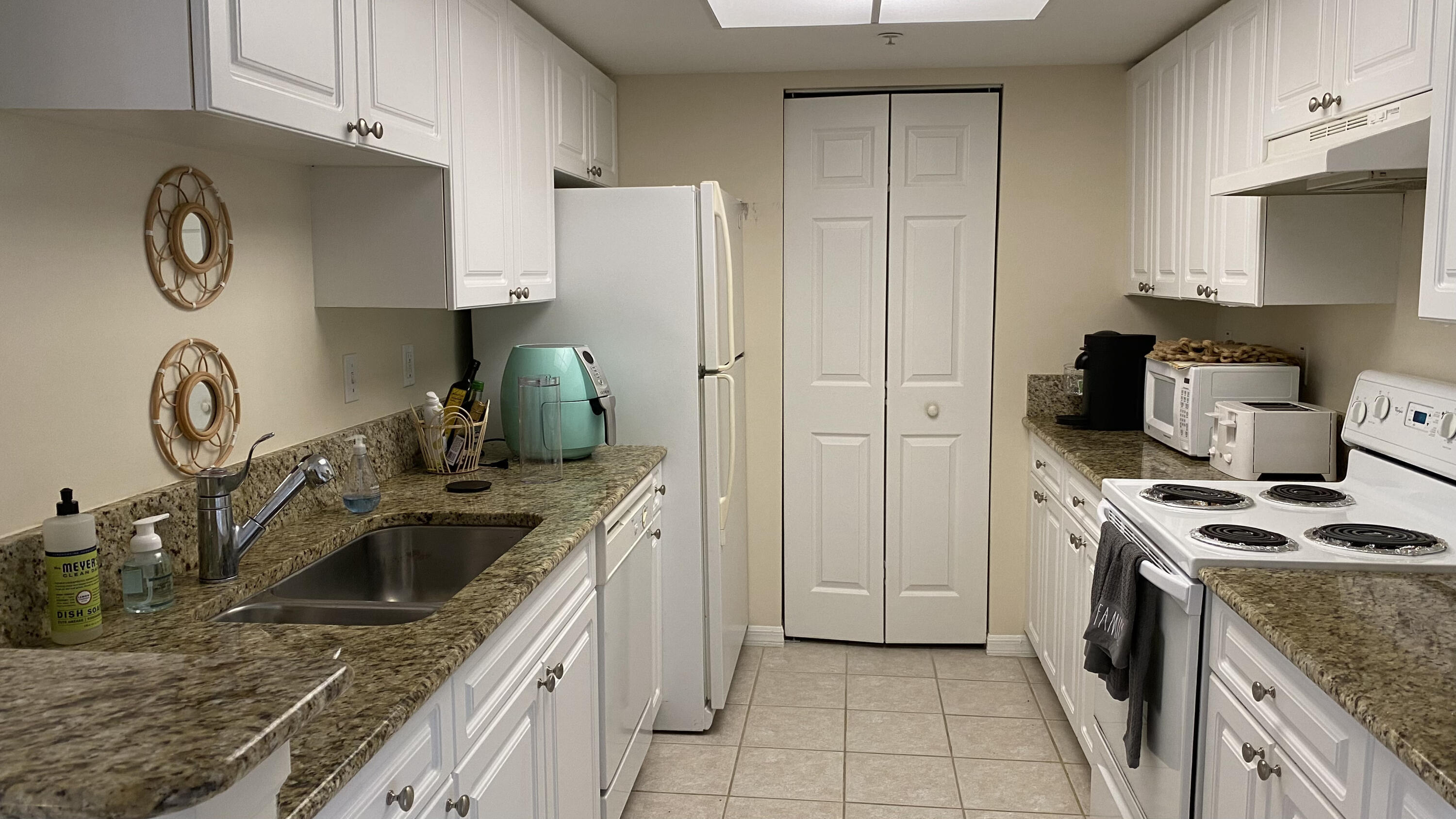 100 Crestwood #103, Royal Palm Beach FL 33411