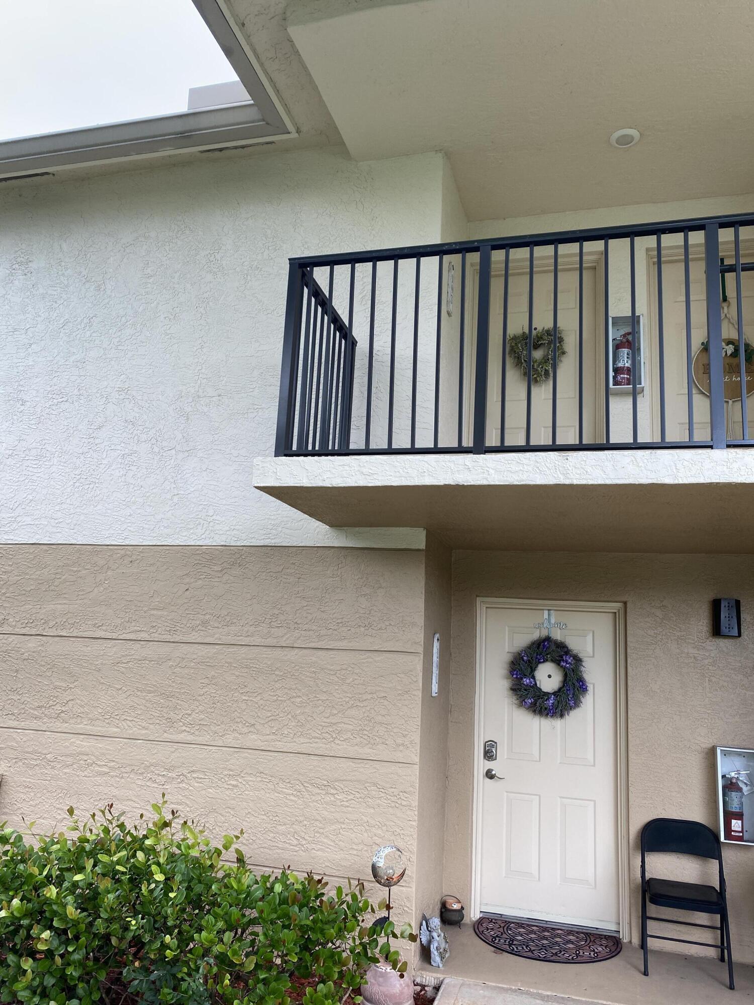 100 Crestwood #103, Royal Palm Beach FL 33411