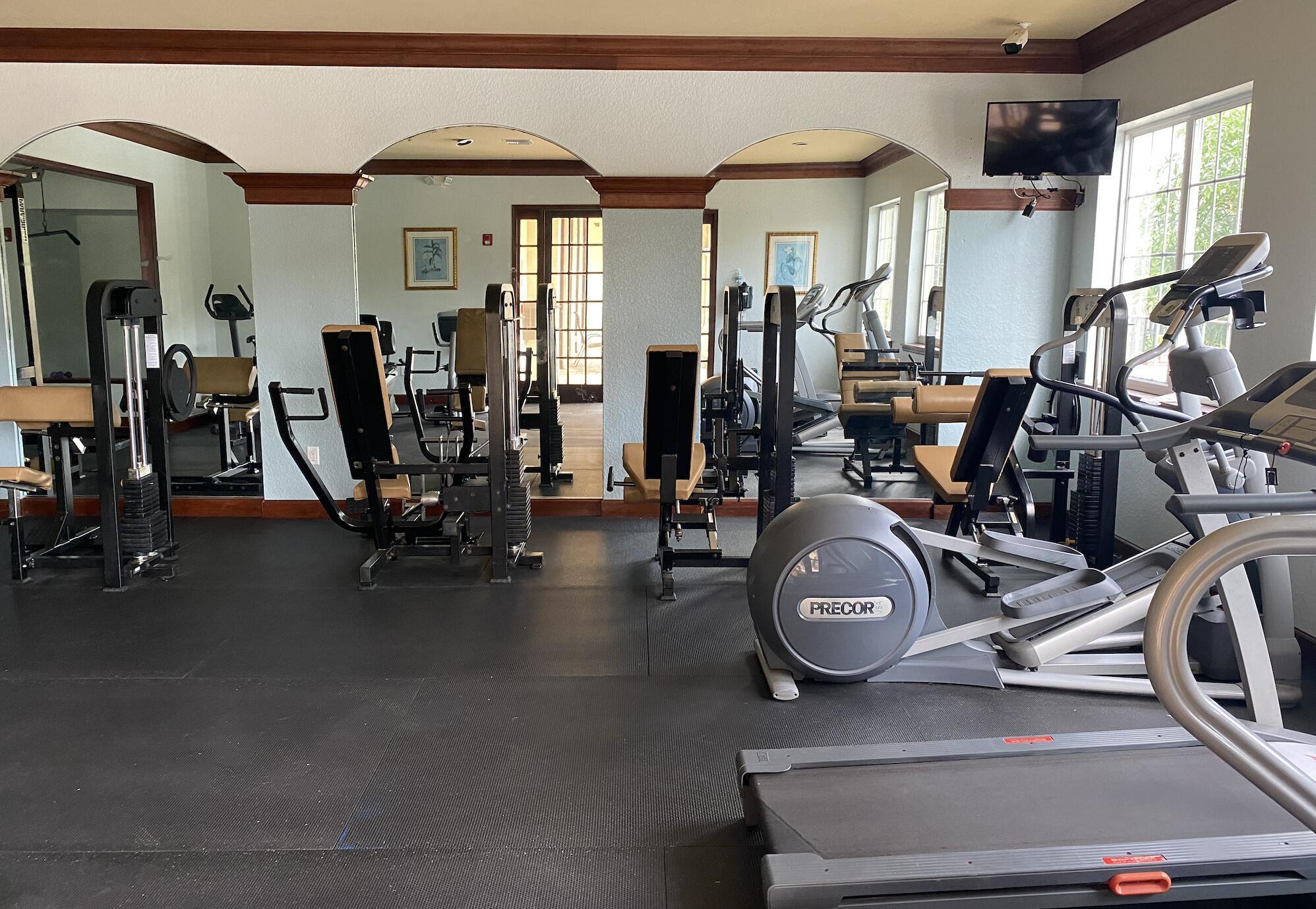 100 Crestwood #103, Royal Palm Beach FL 33411