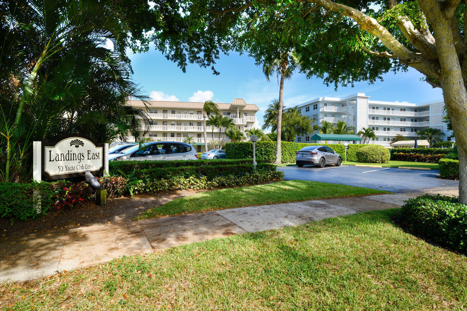 52 Yacht Club #309, North Palm Beach FL 33408