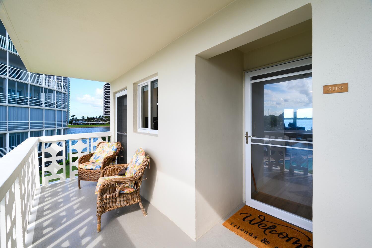 52 Yacht Club #309, North Palm Beach FL 33408