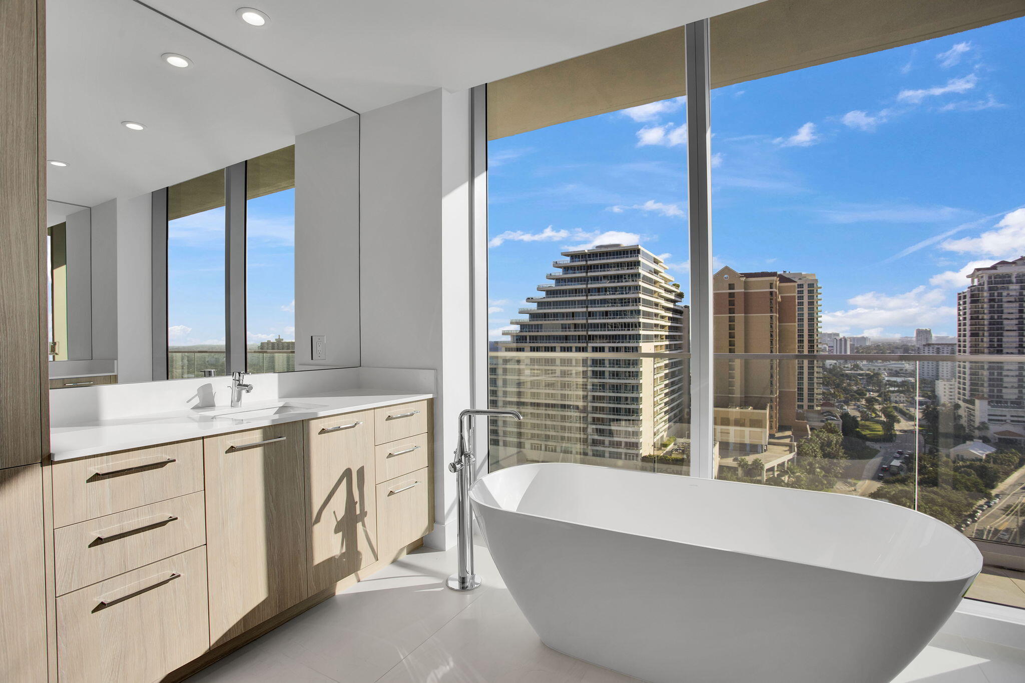 153 N Seabreeze Blvd #1602, Fort Lauderdale FL 33304