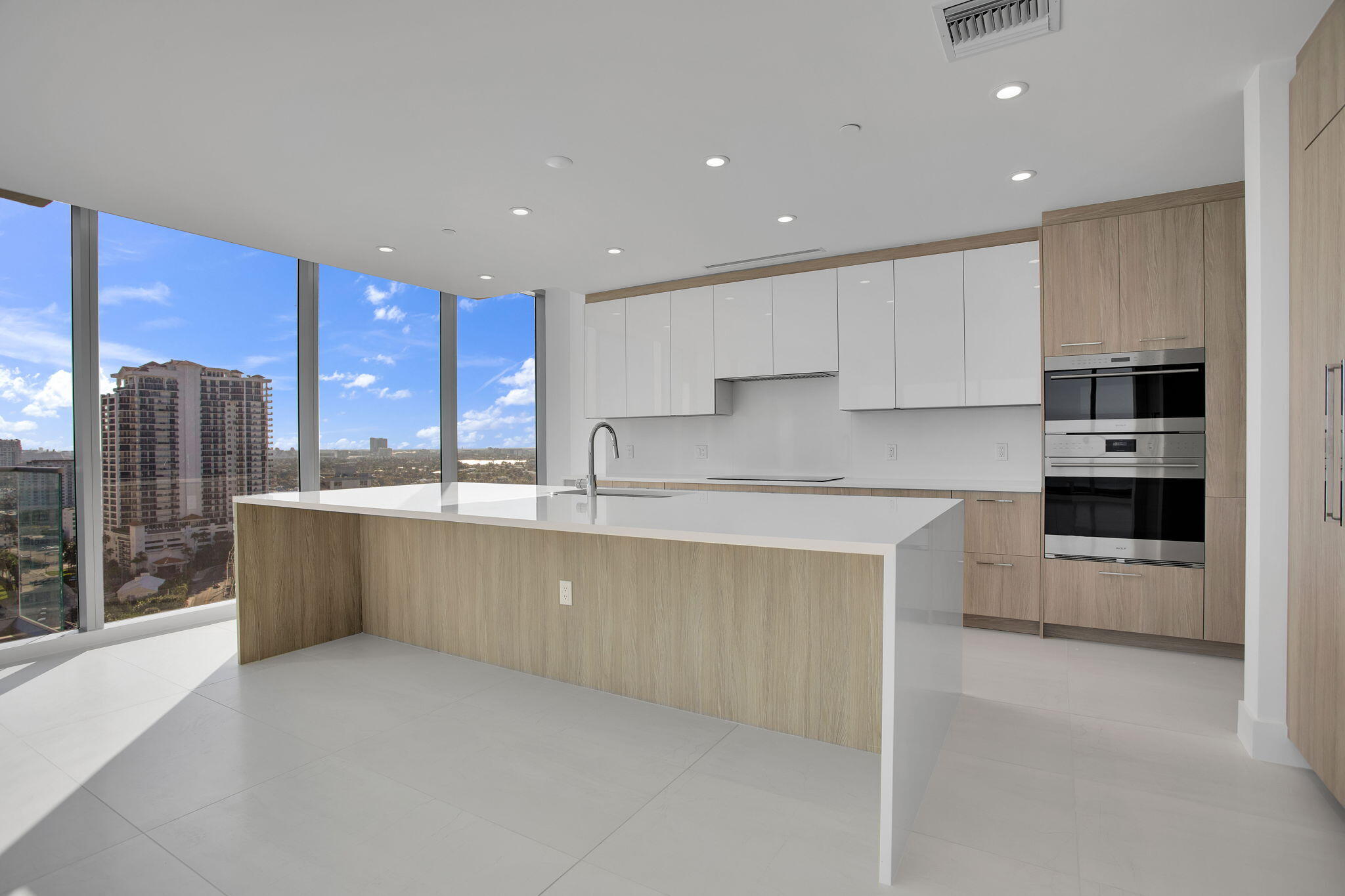 153 N Seabreeze Blvd #1602, Fort Lauderdale FL 33304