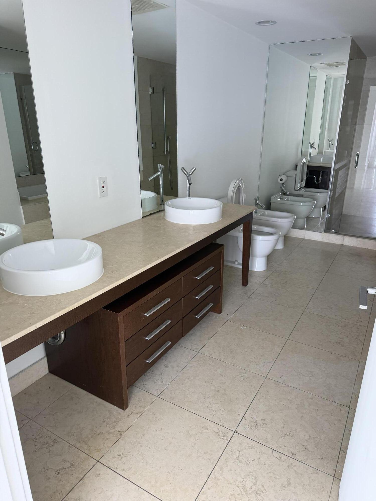 475 BRICKELL #4615, Miami FL 33131