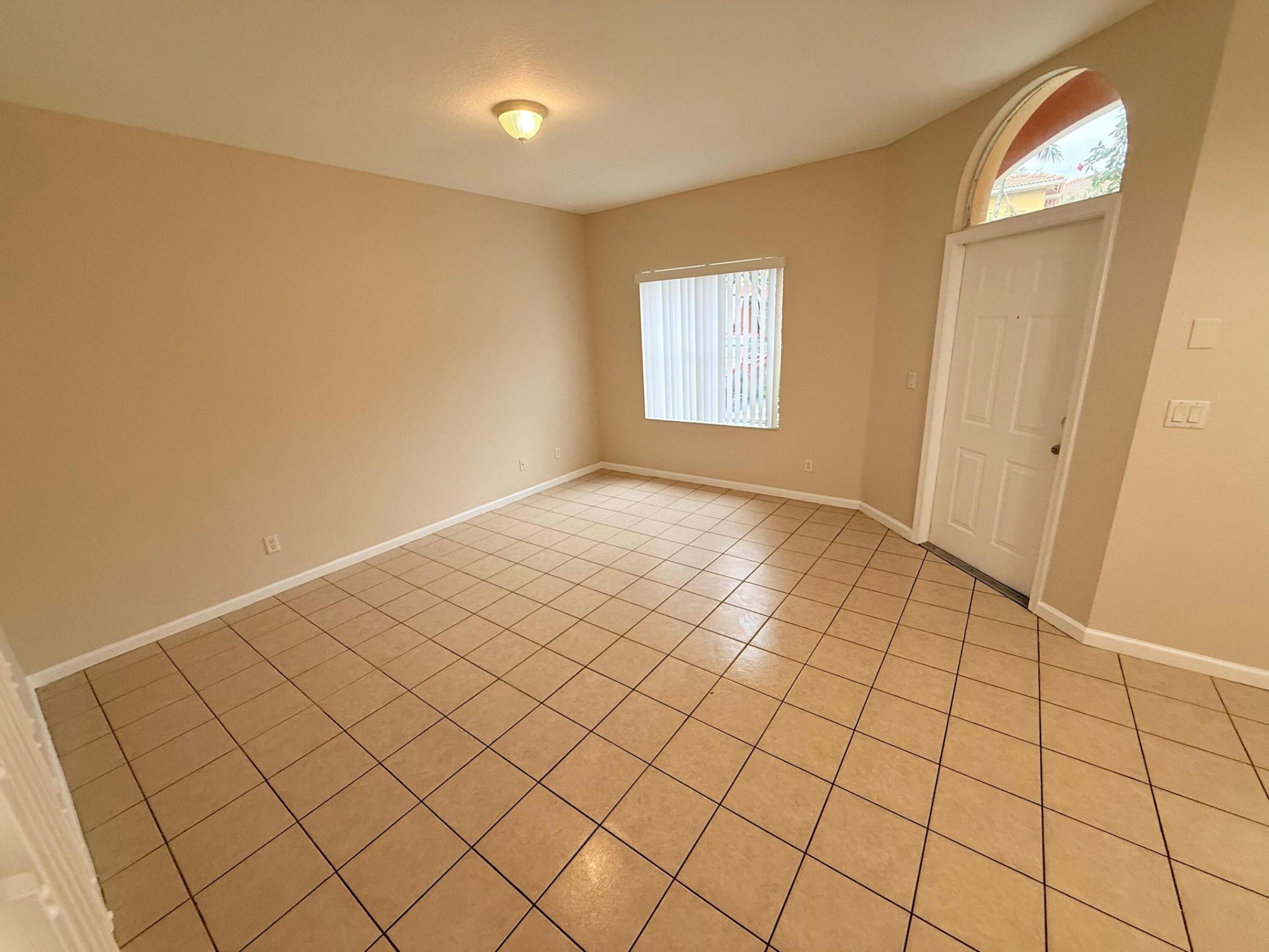 905 N SANTA CATALINA #905, North Lauderdale FL 33068