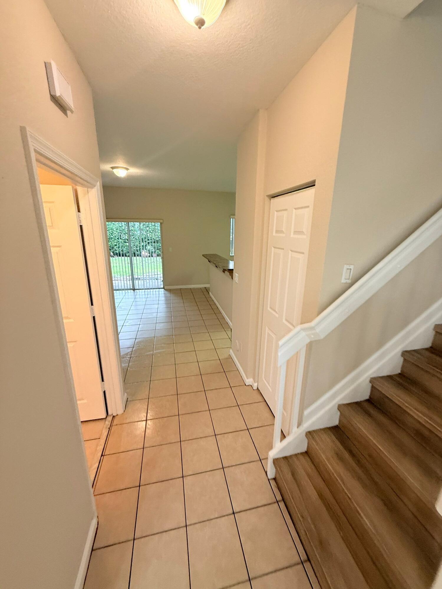 905 N SANTA CATALINA #905, North Lauderdale FL 33068